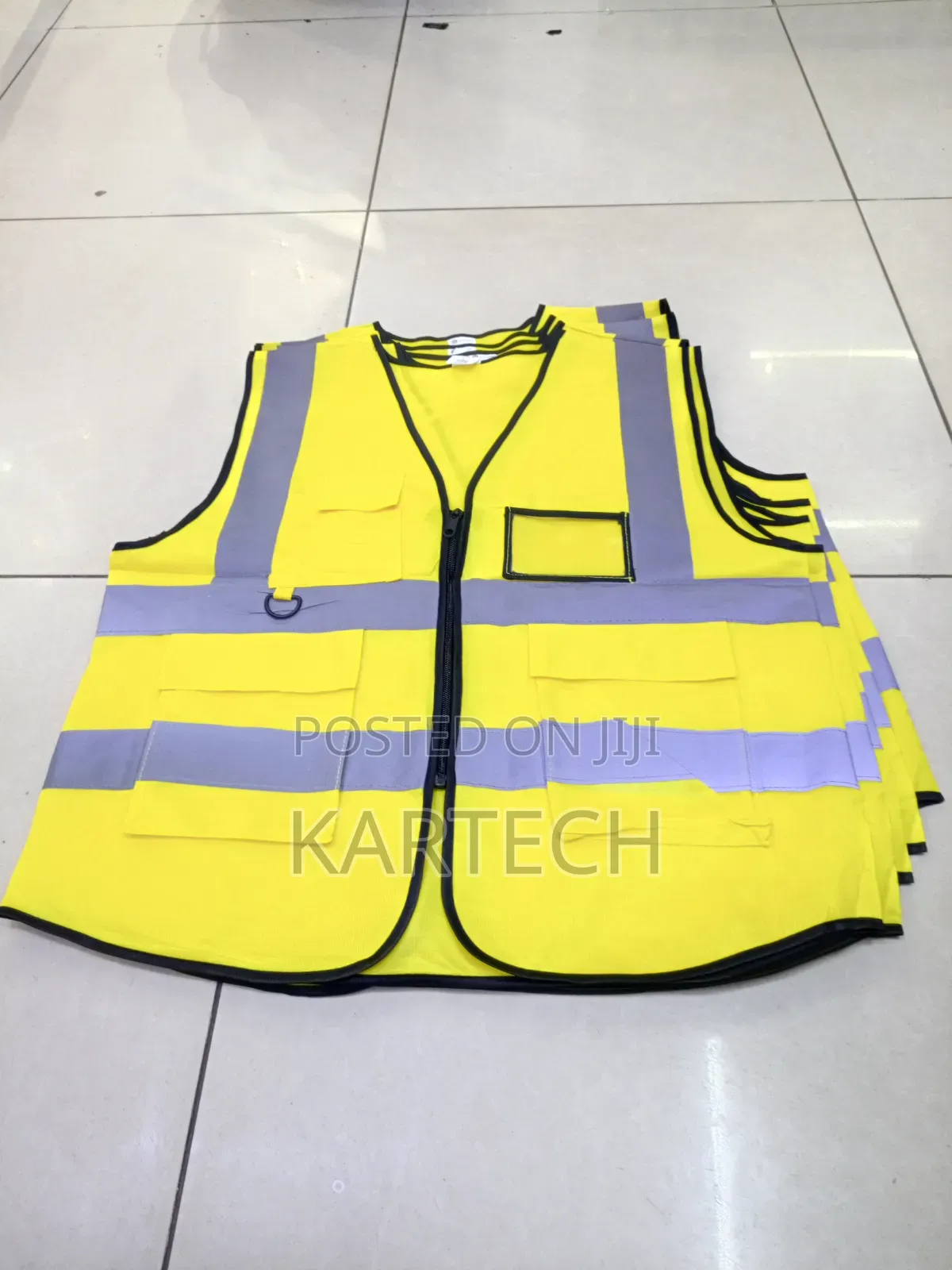 Yellow Heavy-duty Reflective Work Vest With Multiple Storage Pockets