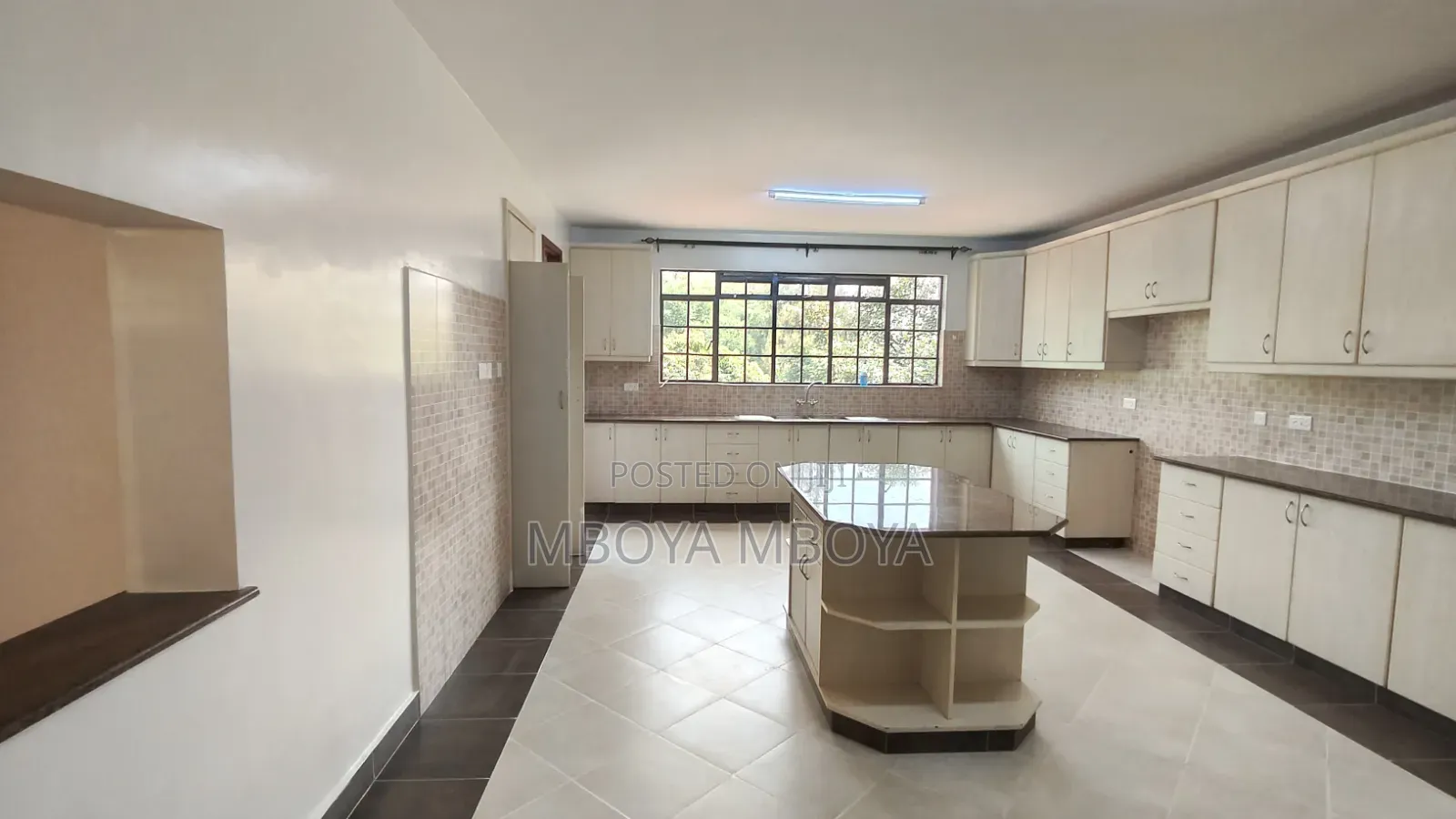 3bdrm Apartment in Brookside, Lower Kabete for sale
