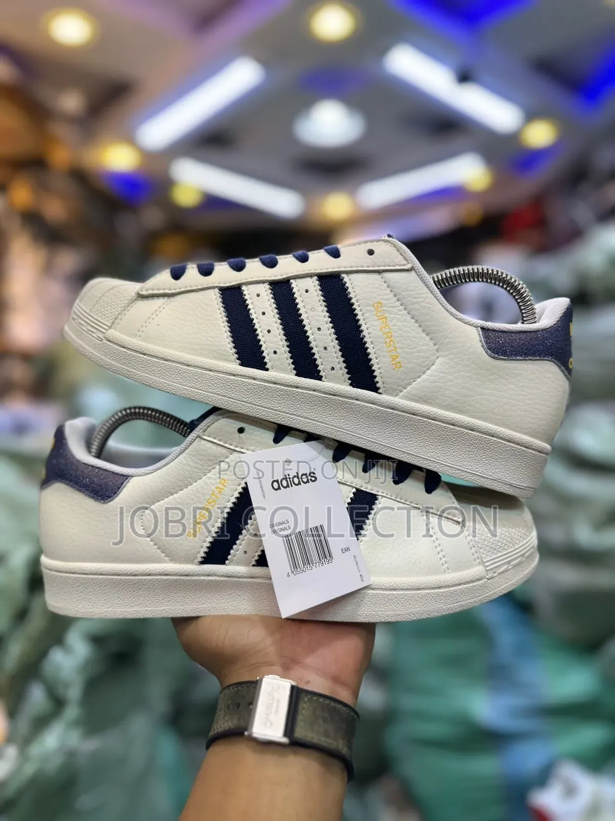 Adidas Superstar “ White Navy “
Sneakers