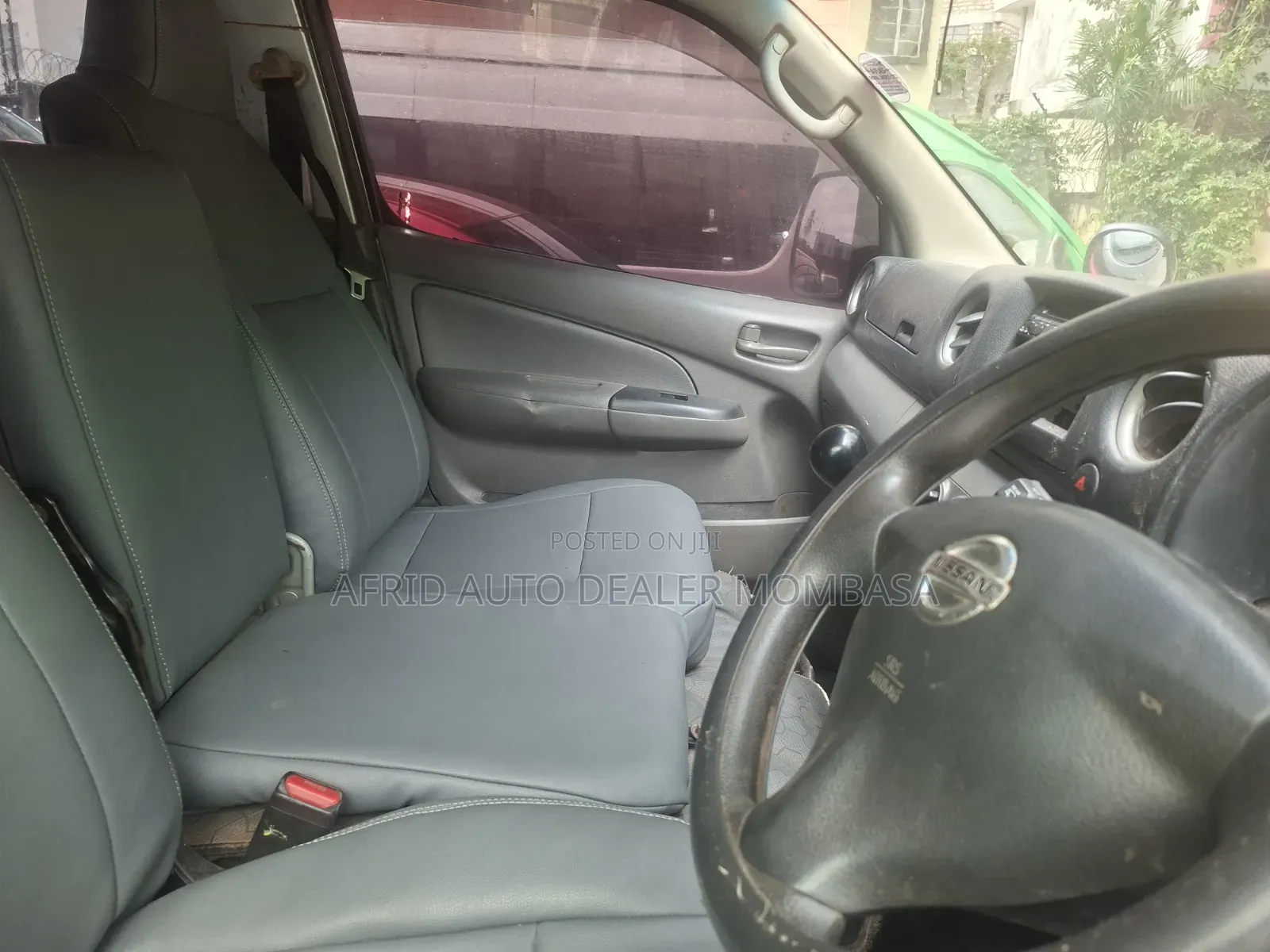 Nissan Caravan (Urvan) 2015 Silver