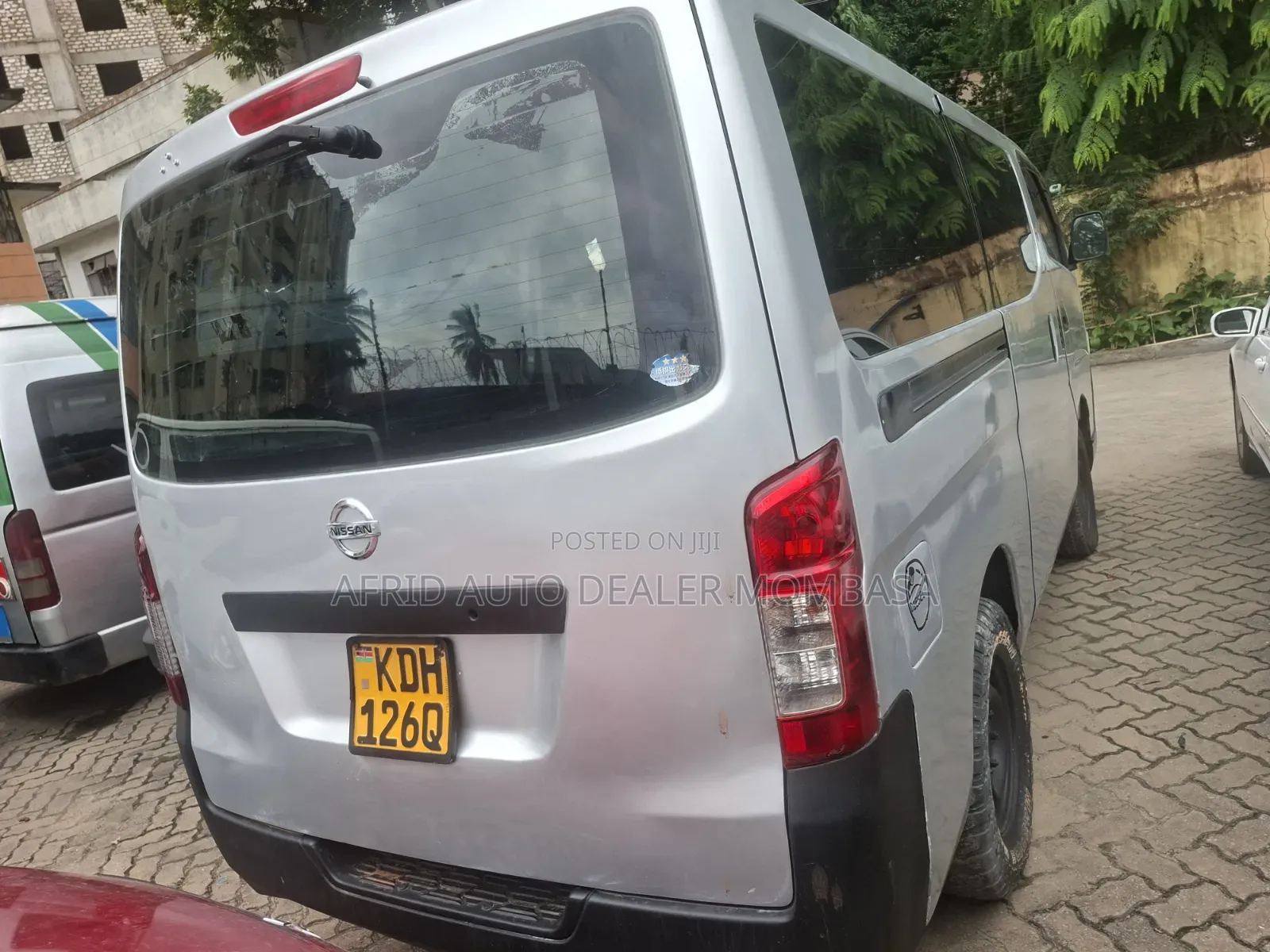 Nissan Caravan (Urvan) 2015 Silver