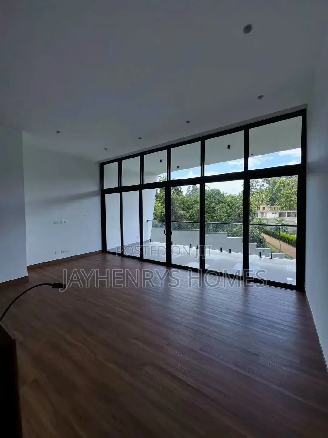 5bdrm House in Nyari for sale