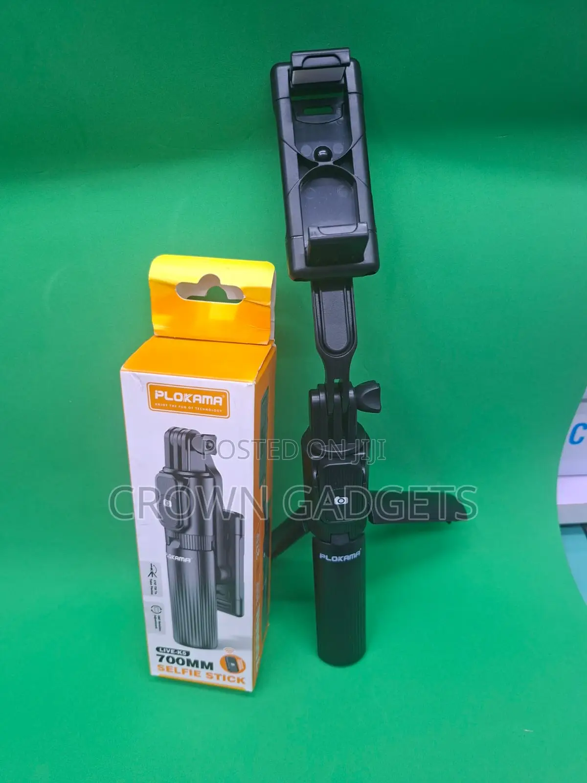 Plokama Live- 3 in 1 Selfie Stick With Tripod and Light