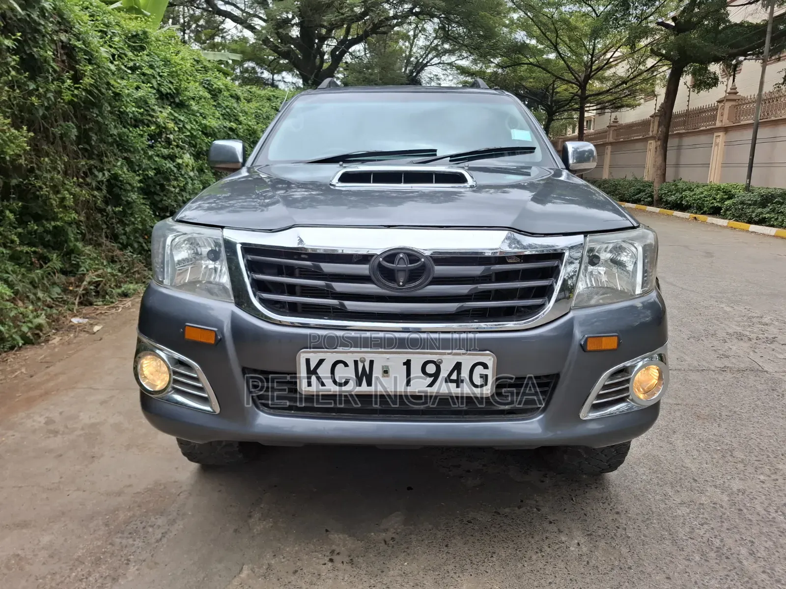 Toyota Hilux 2012 Gray