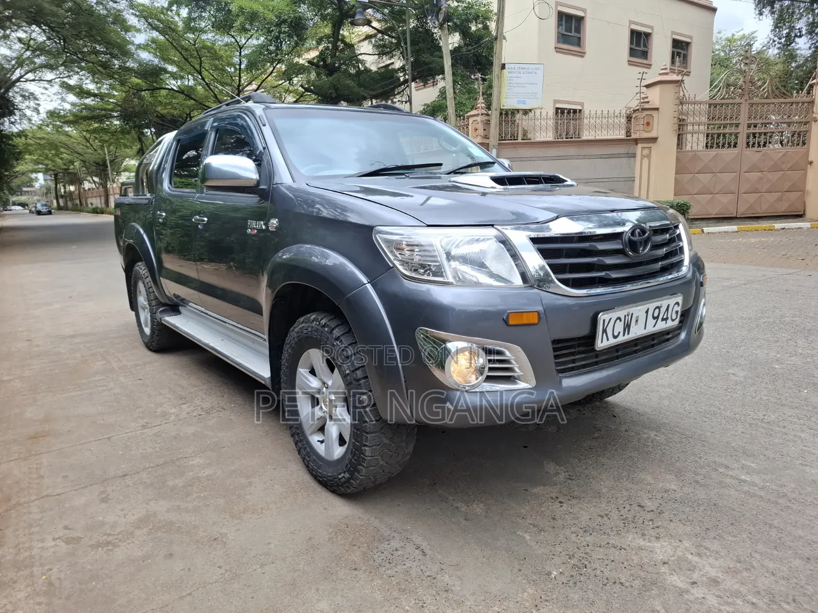 Toyota Hilux 2012 Gray