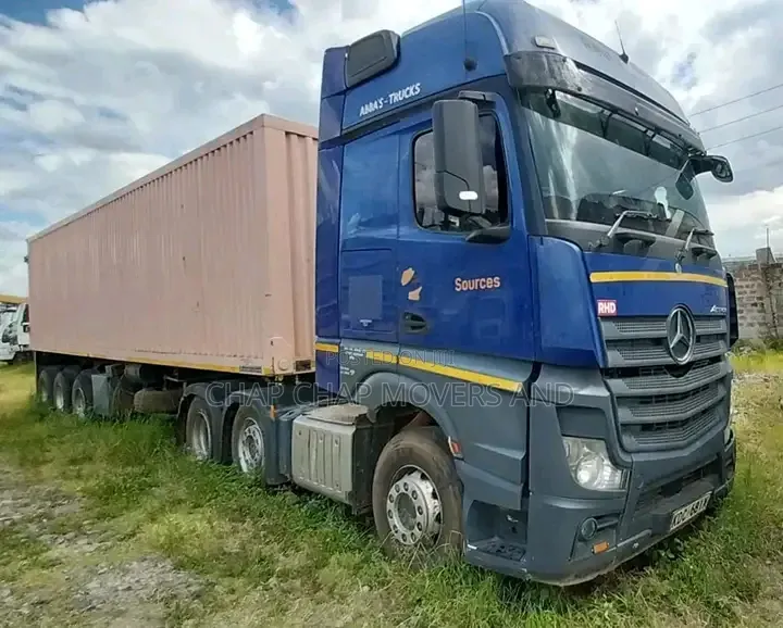 Transit Trailer Available for Cross Border Transport Services