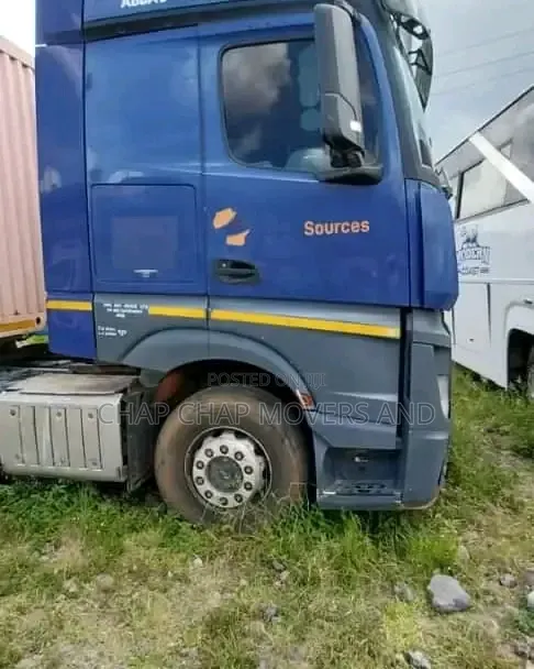 Transit Trailer Available for Cross Border Transport Services