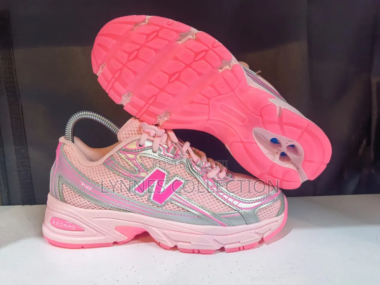 New Balance 740 Pink