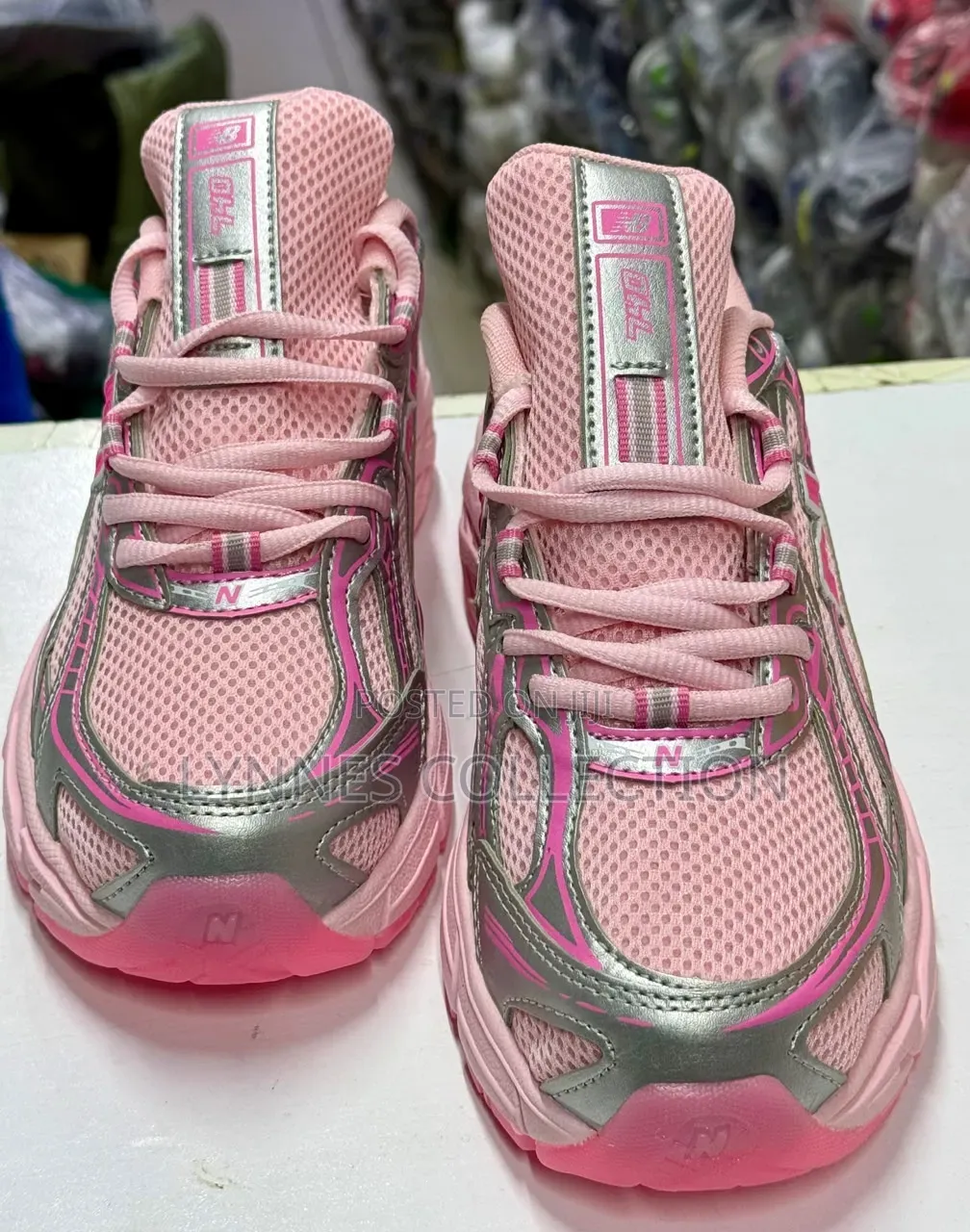 New Balance 740 Pink