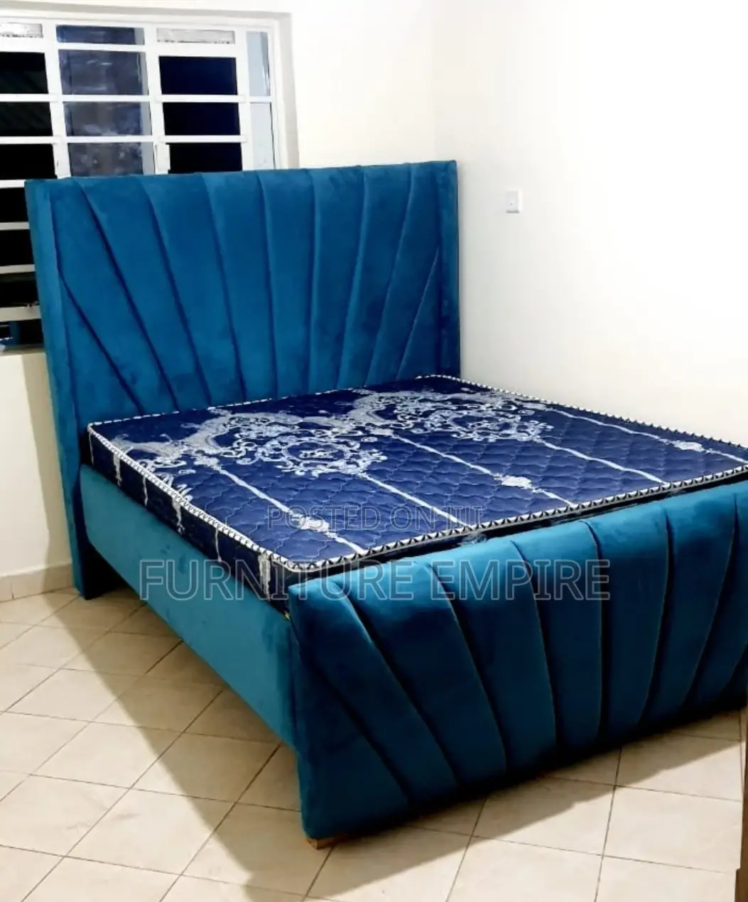 4 by 6 Chester Bed With Tufted Upholstery