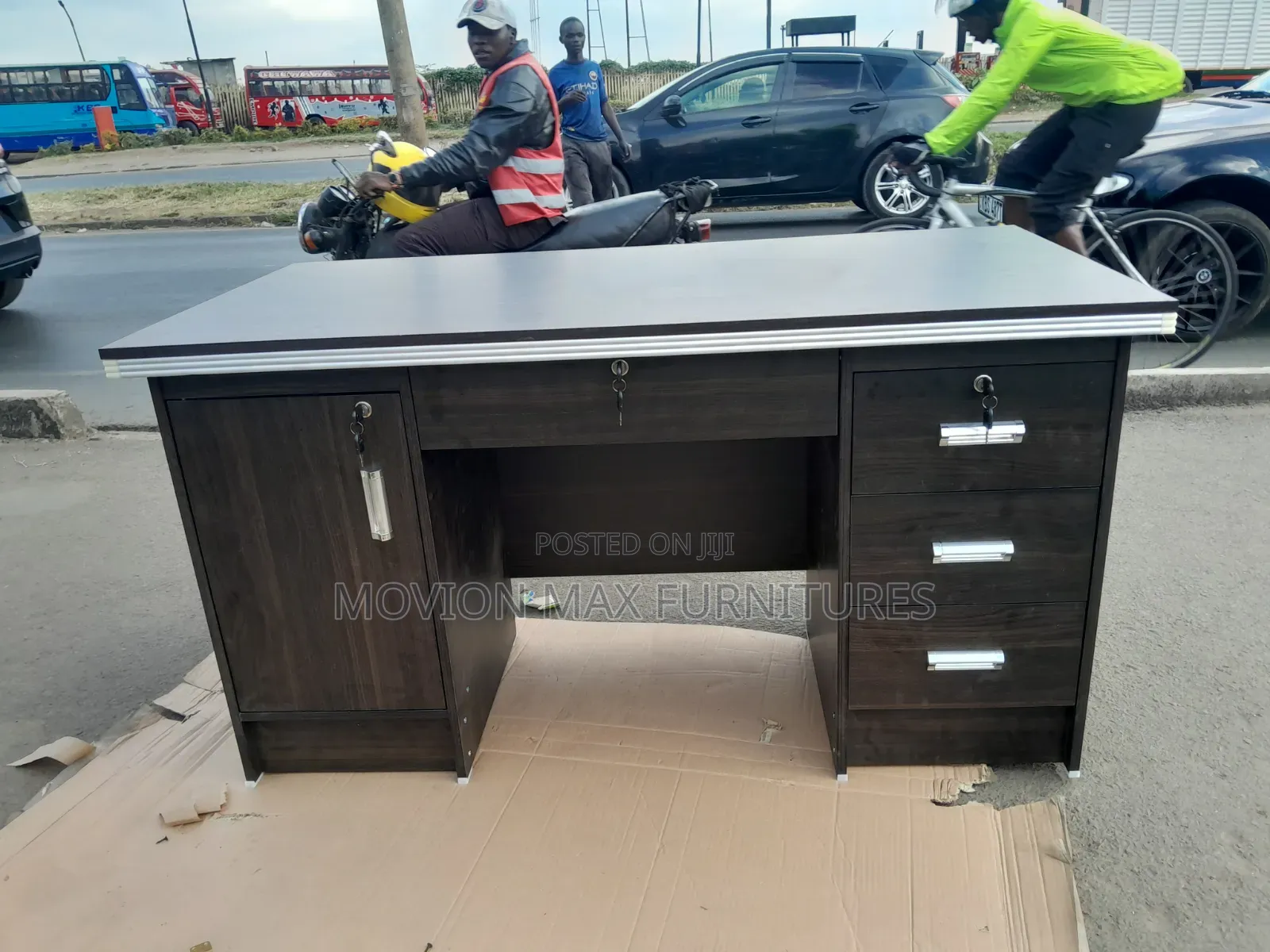 1.4m Office Desk With Pedestal