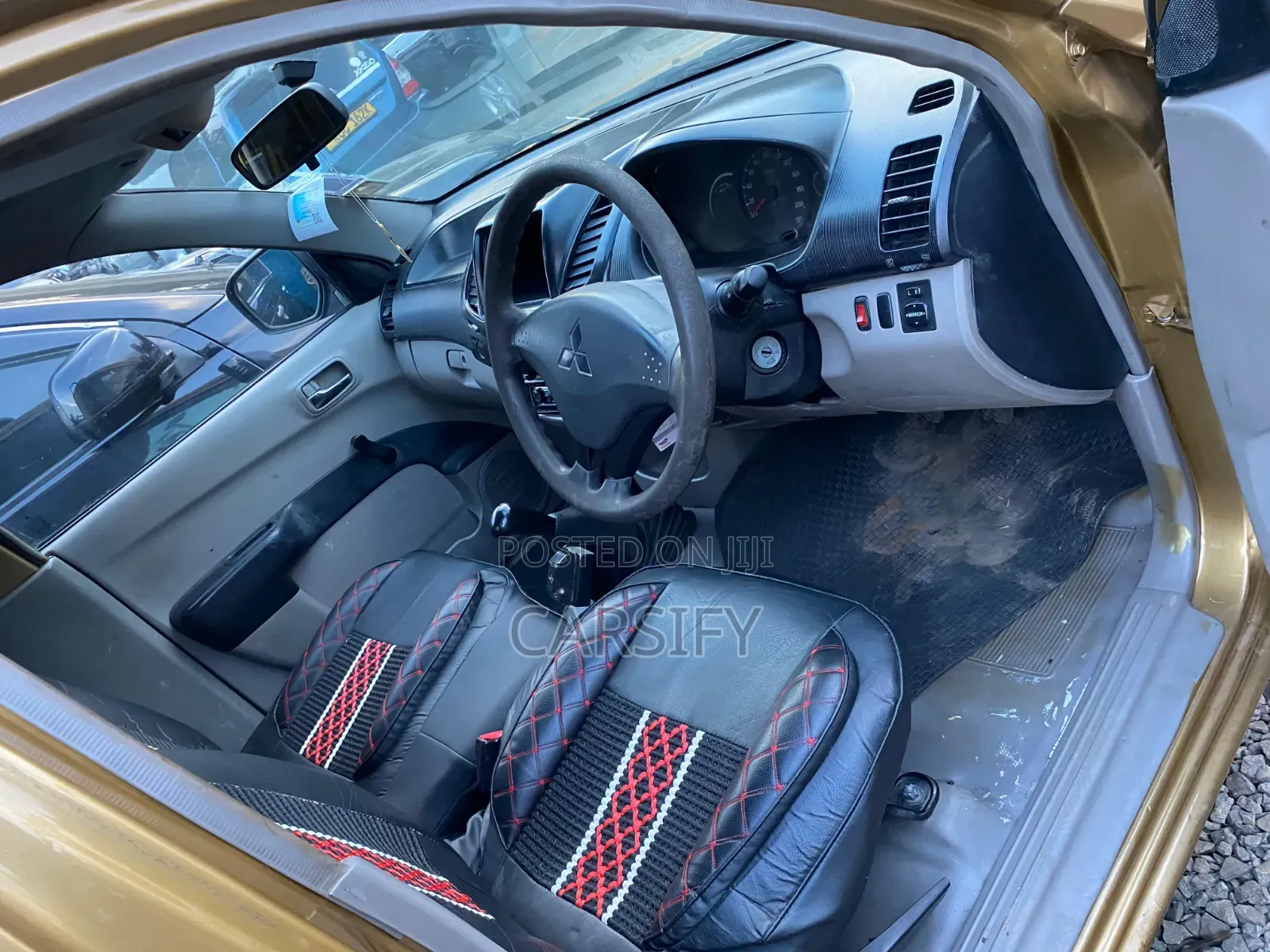 Mitsubishi L200 2012 Gold
