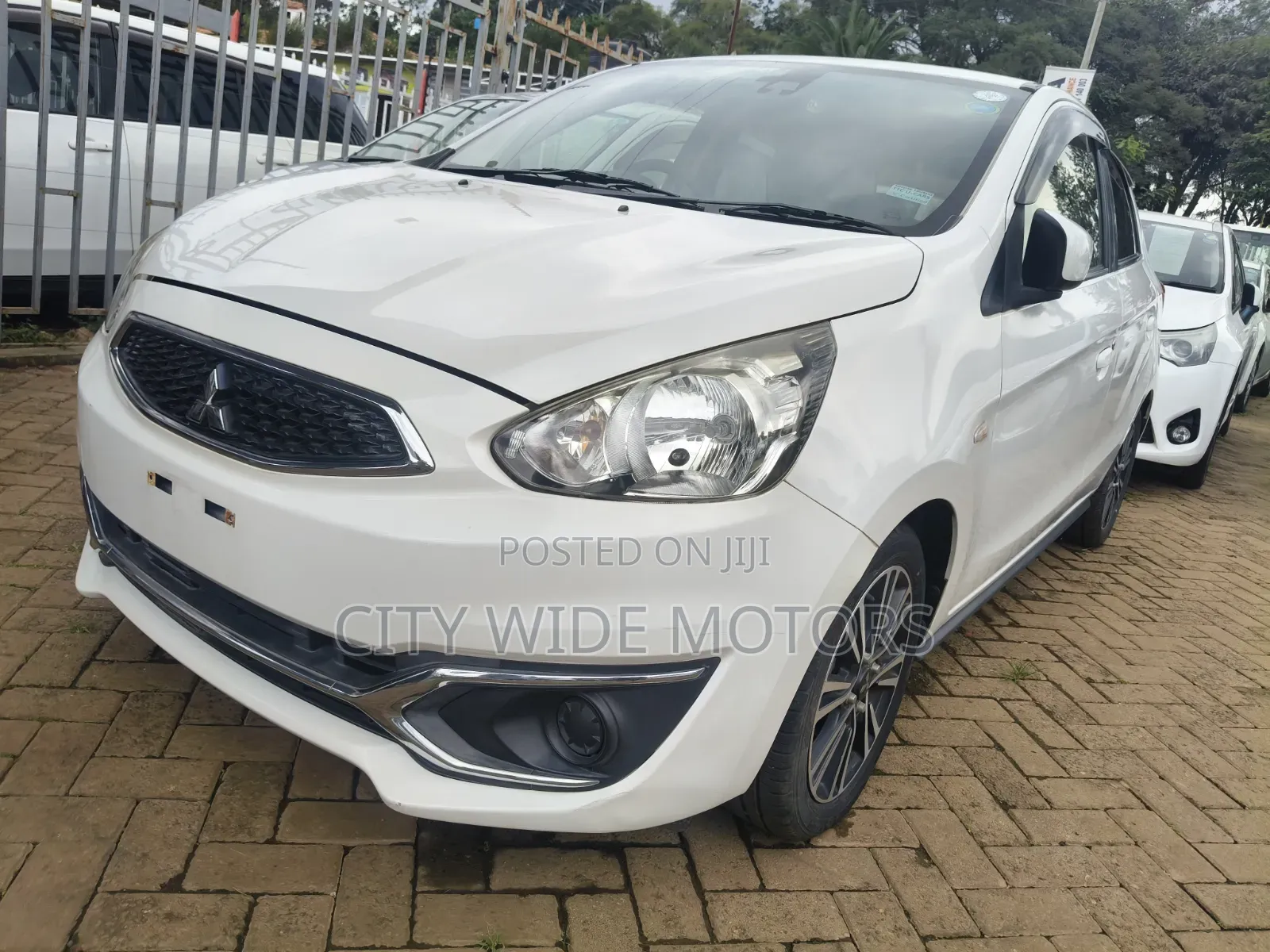 Mitsubishi Mirage ES 2017 White