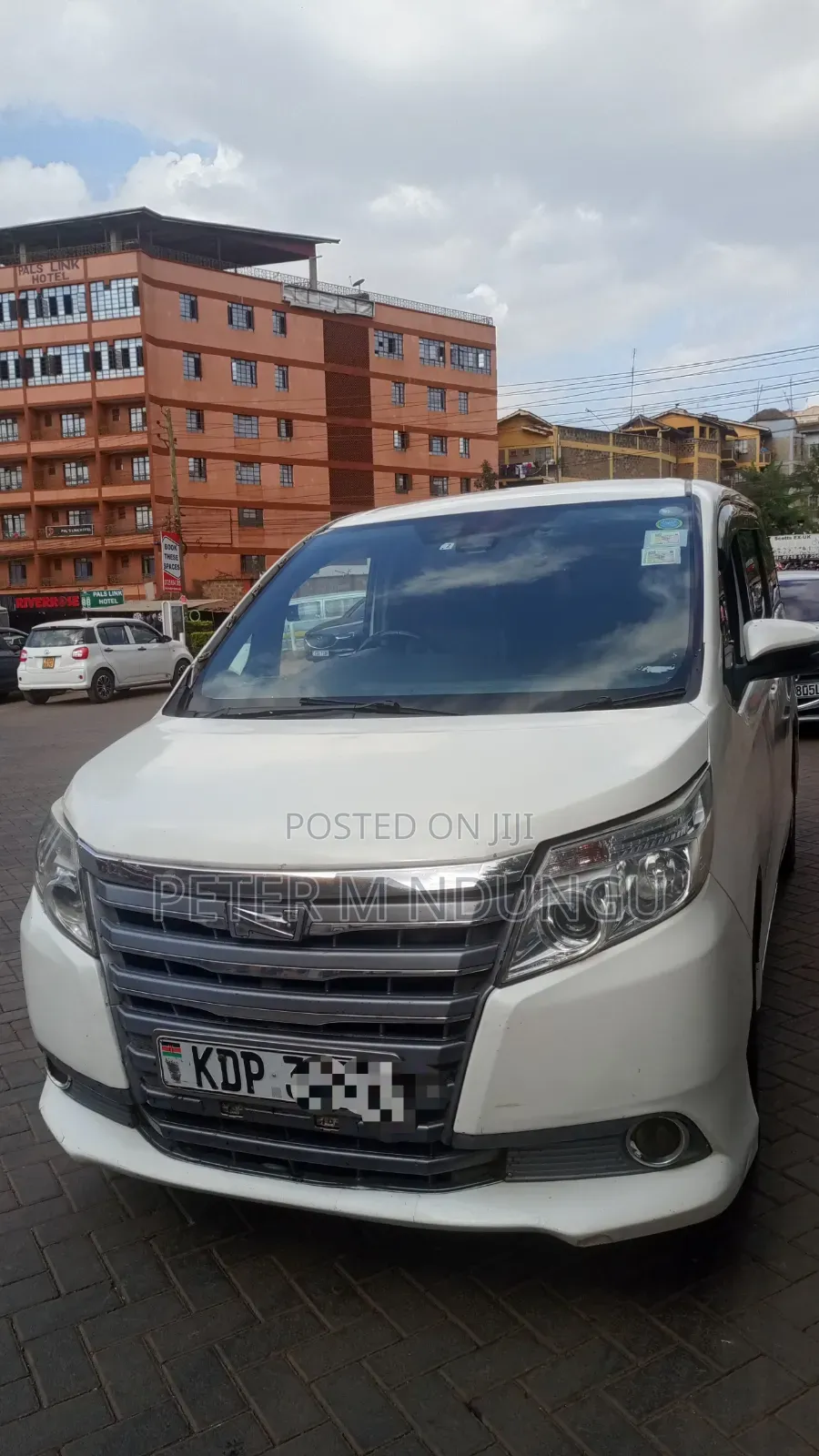 Toyota Noah 2017 White