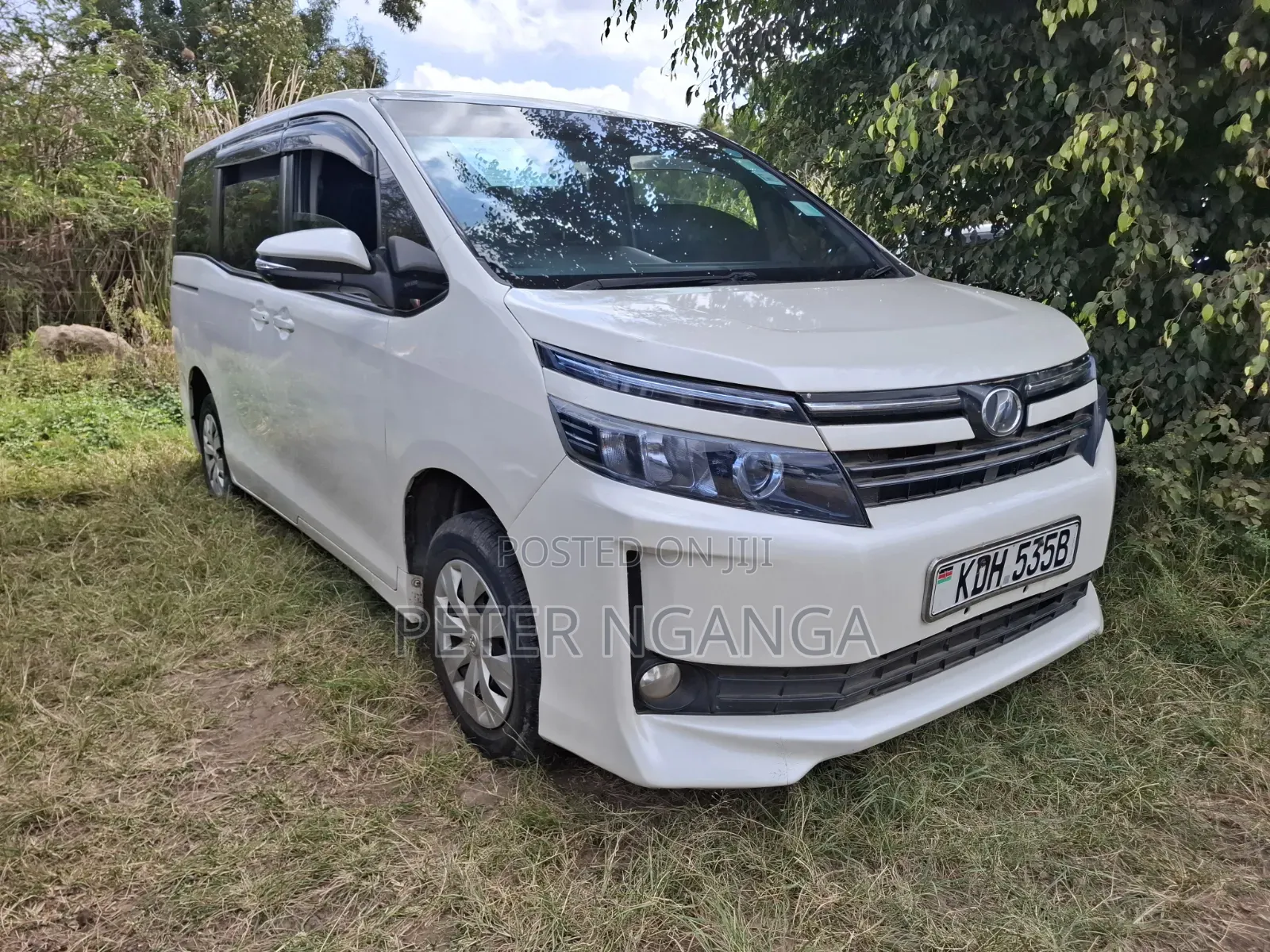Toyota Voxy SV Premium 2014 White