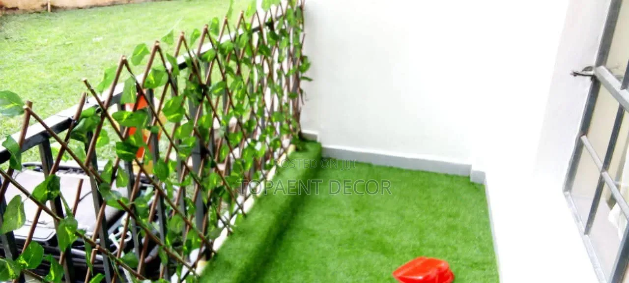 Expandable Artificial Green Privacy Fence