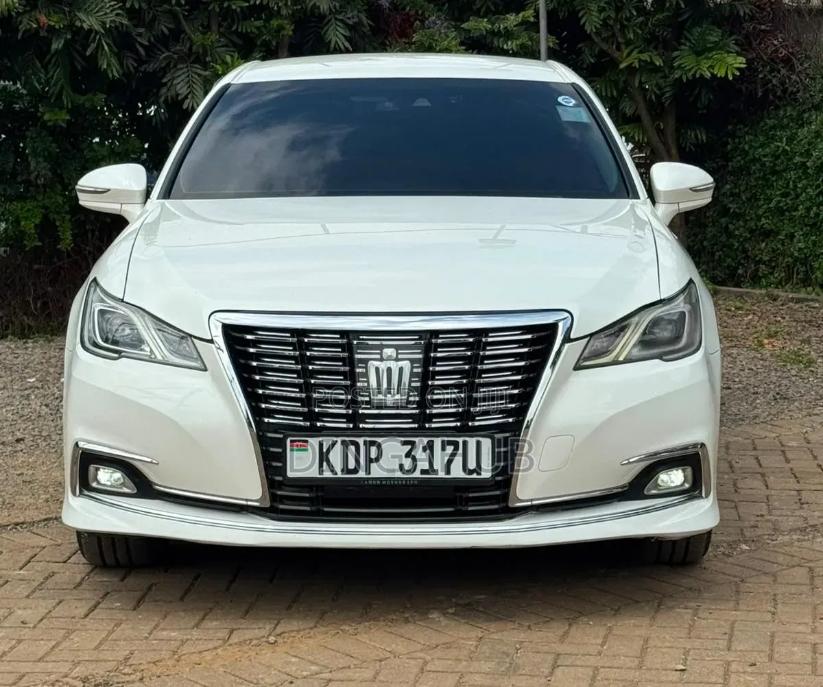 Toyota Crown 2017 White