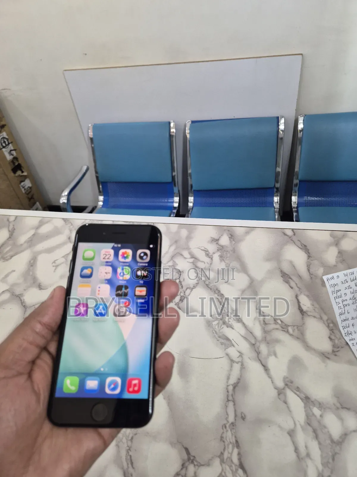 Apple iPhone SE (2020) 64 GB Black