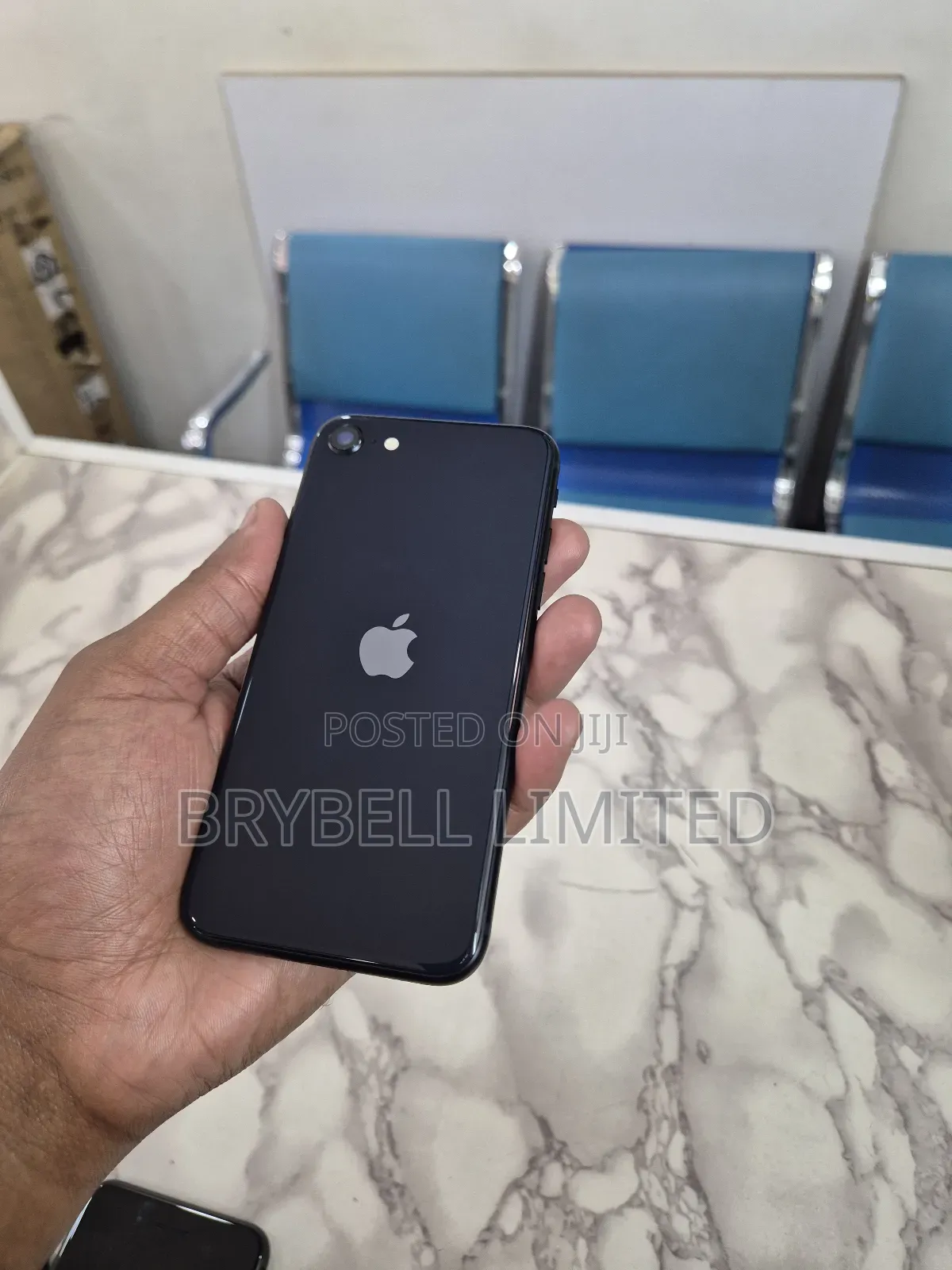 Apple iPhone SE (2020) 64 GB Black