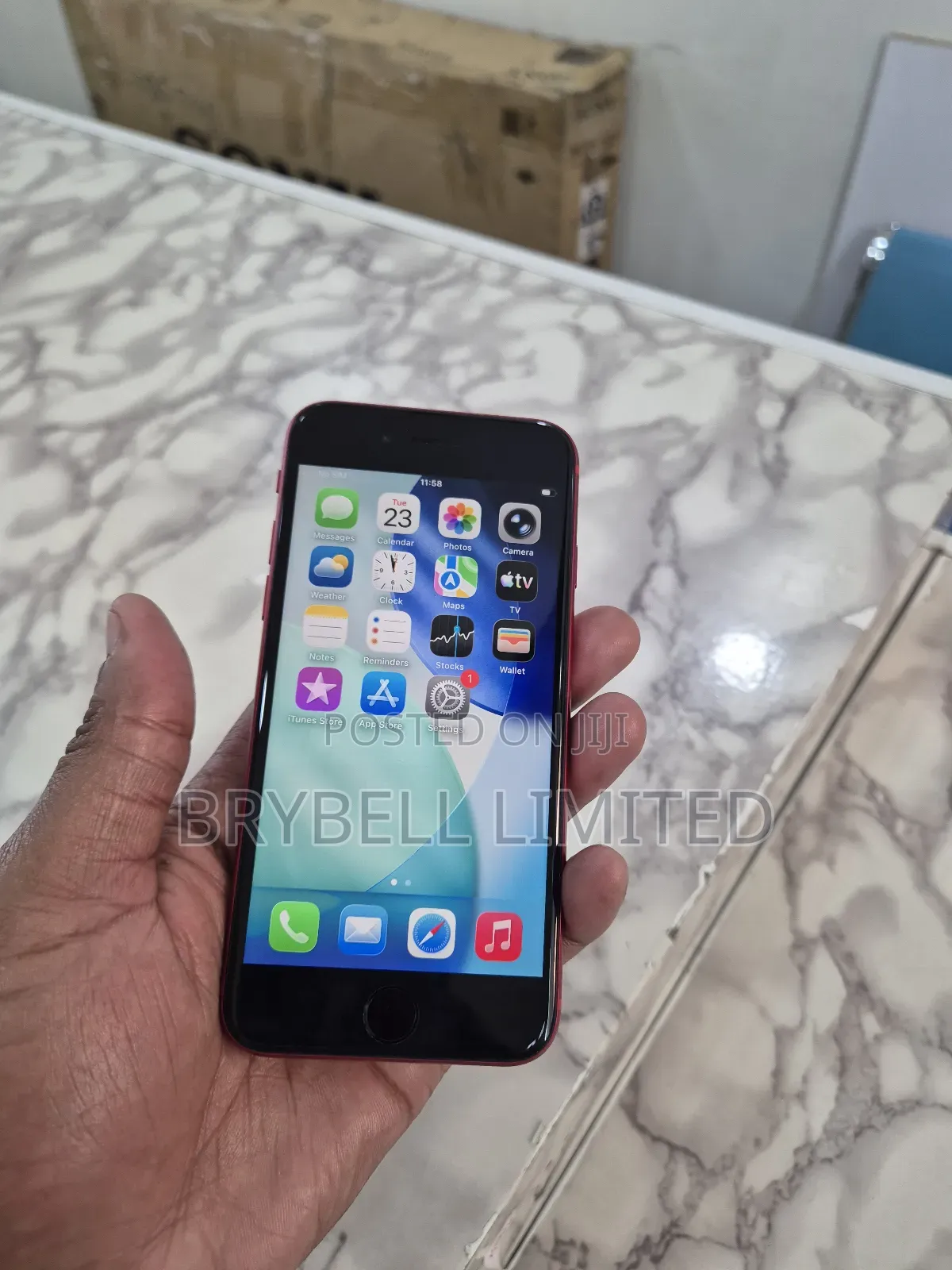 Apple iPhone SE (2020) 64 GB Red