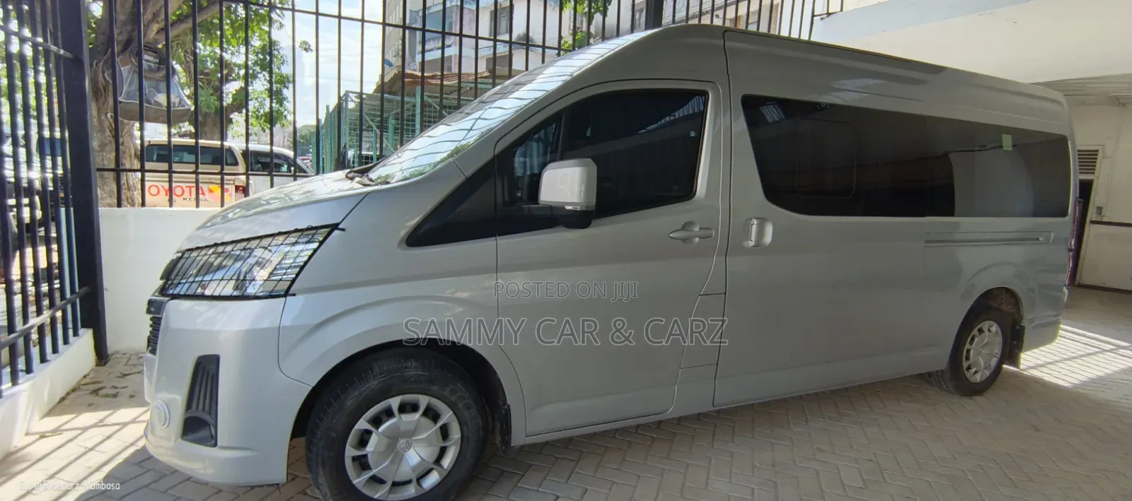 Toyota HiAce 2021 Silver