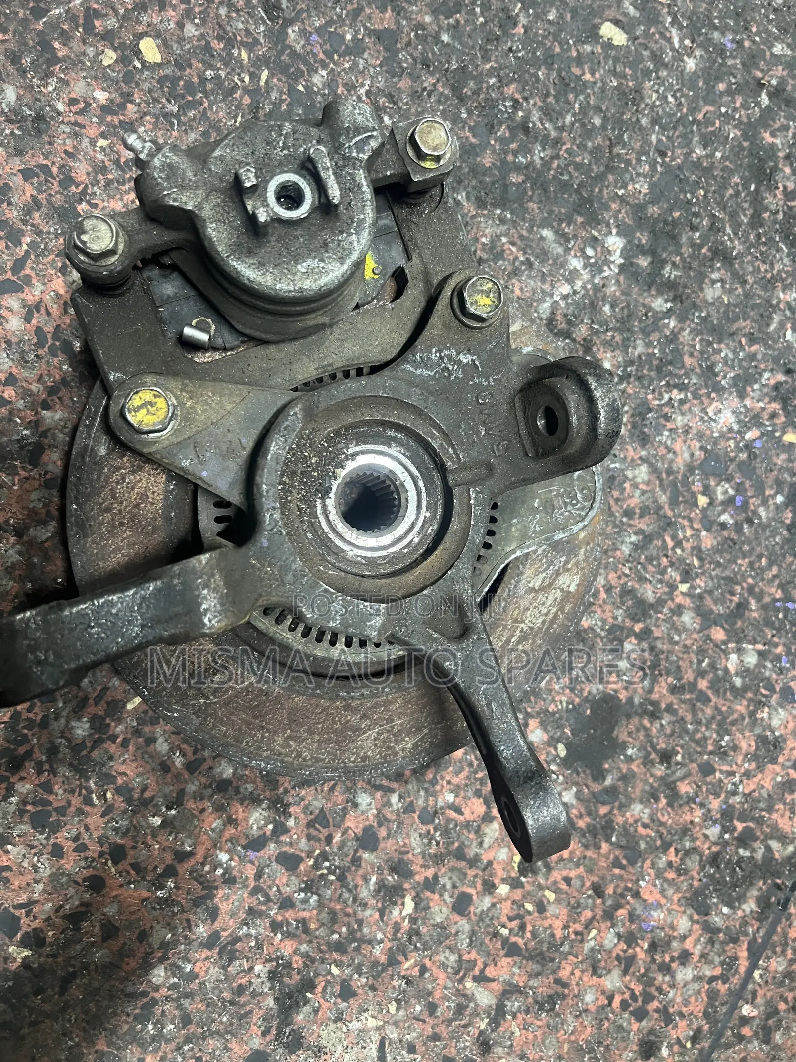 Front Hub Suzuki Solio