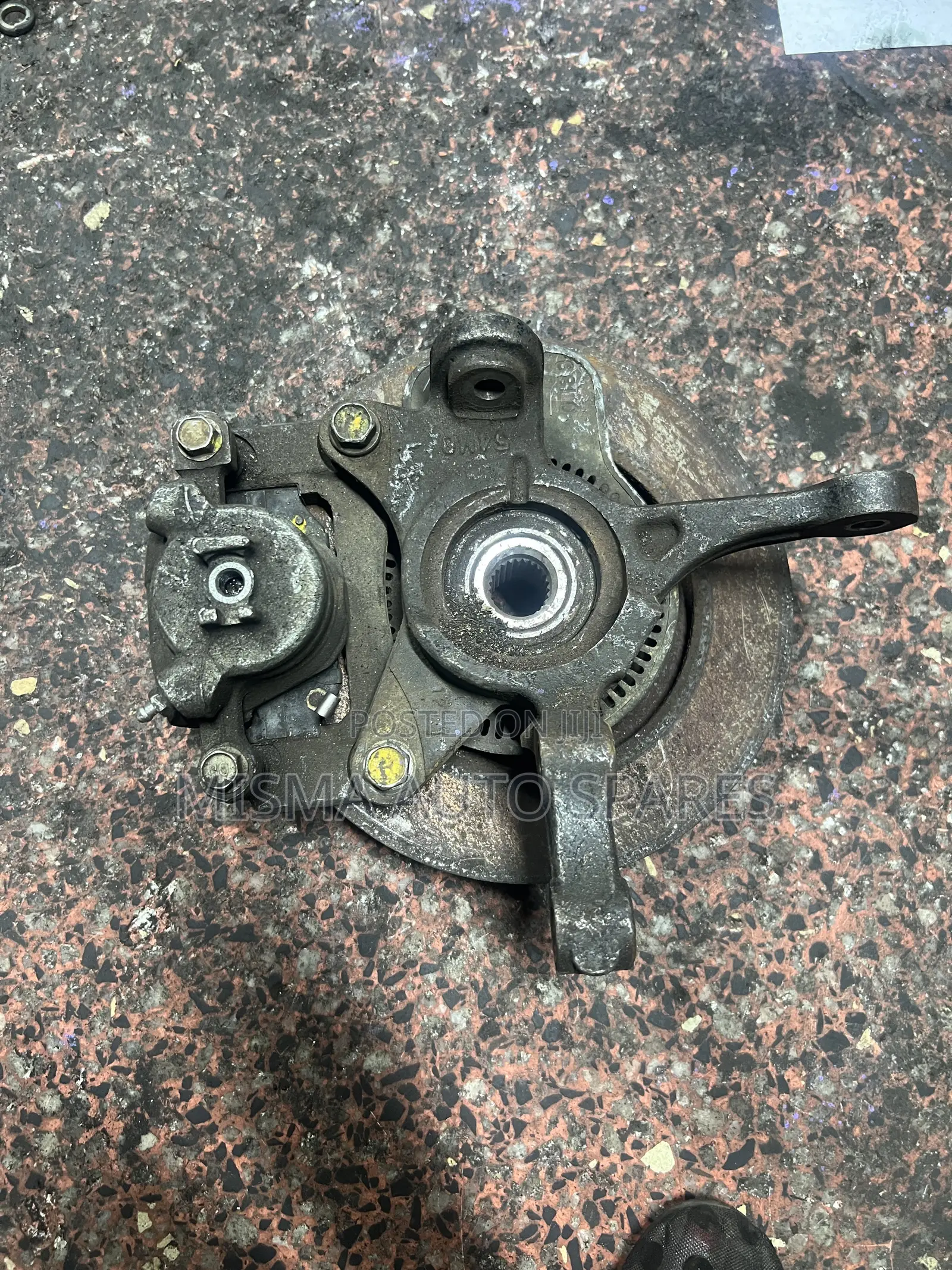 Front Hub Suzuki Solio