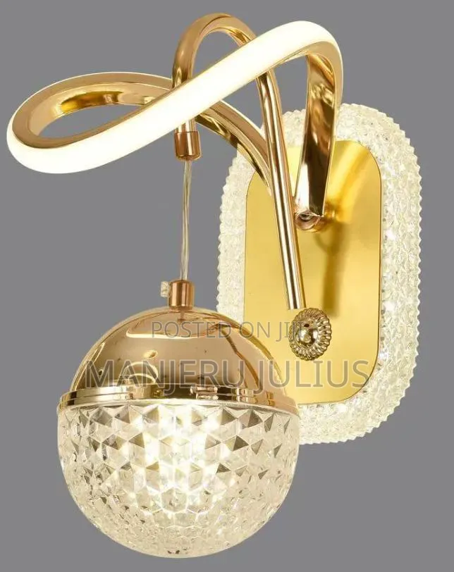 Luxurious Gold Wall Light