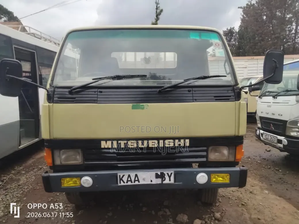Mitsubishi Fh100 Truck 1990 Beige
