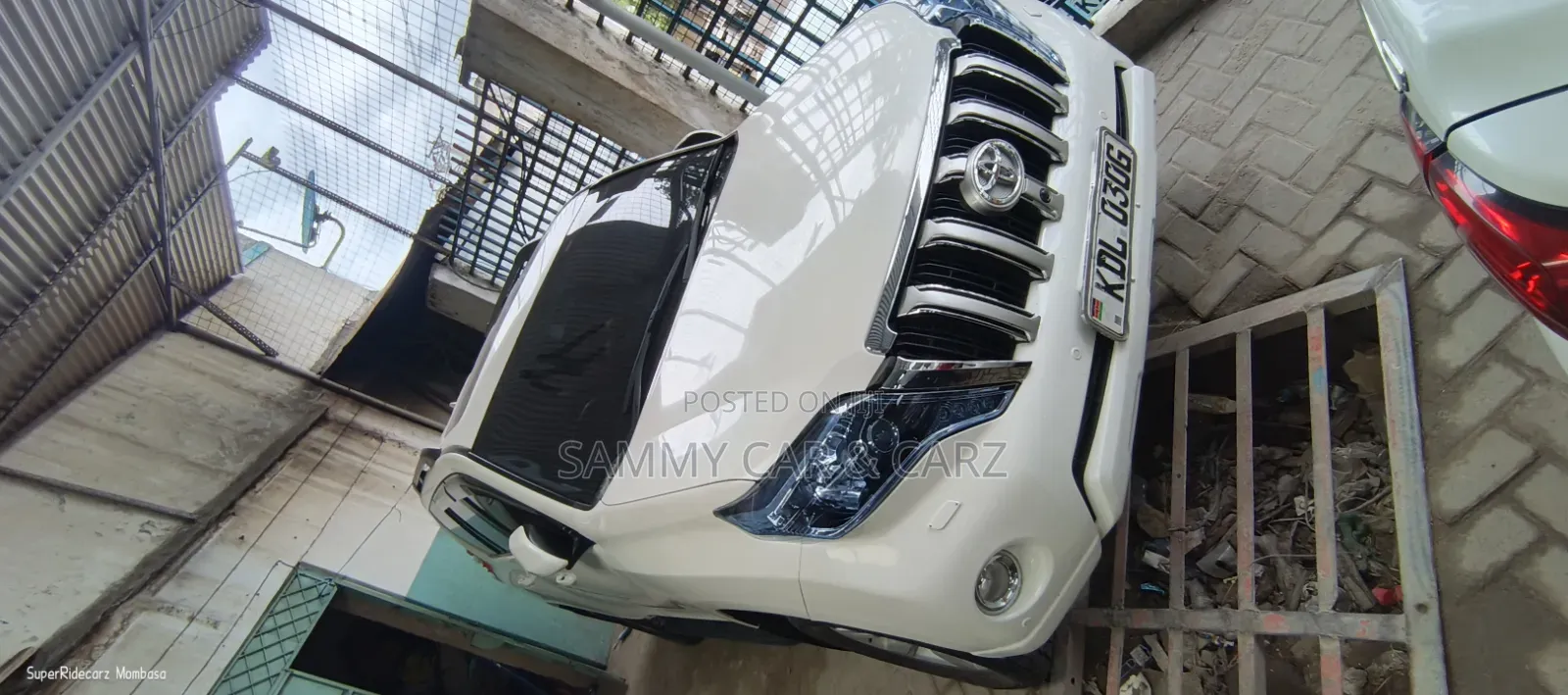 Toyota Land Cruiser Prado 2018 White