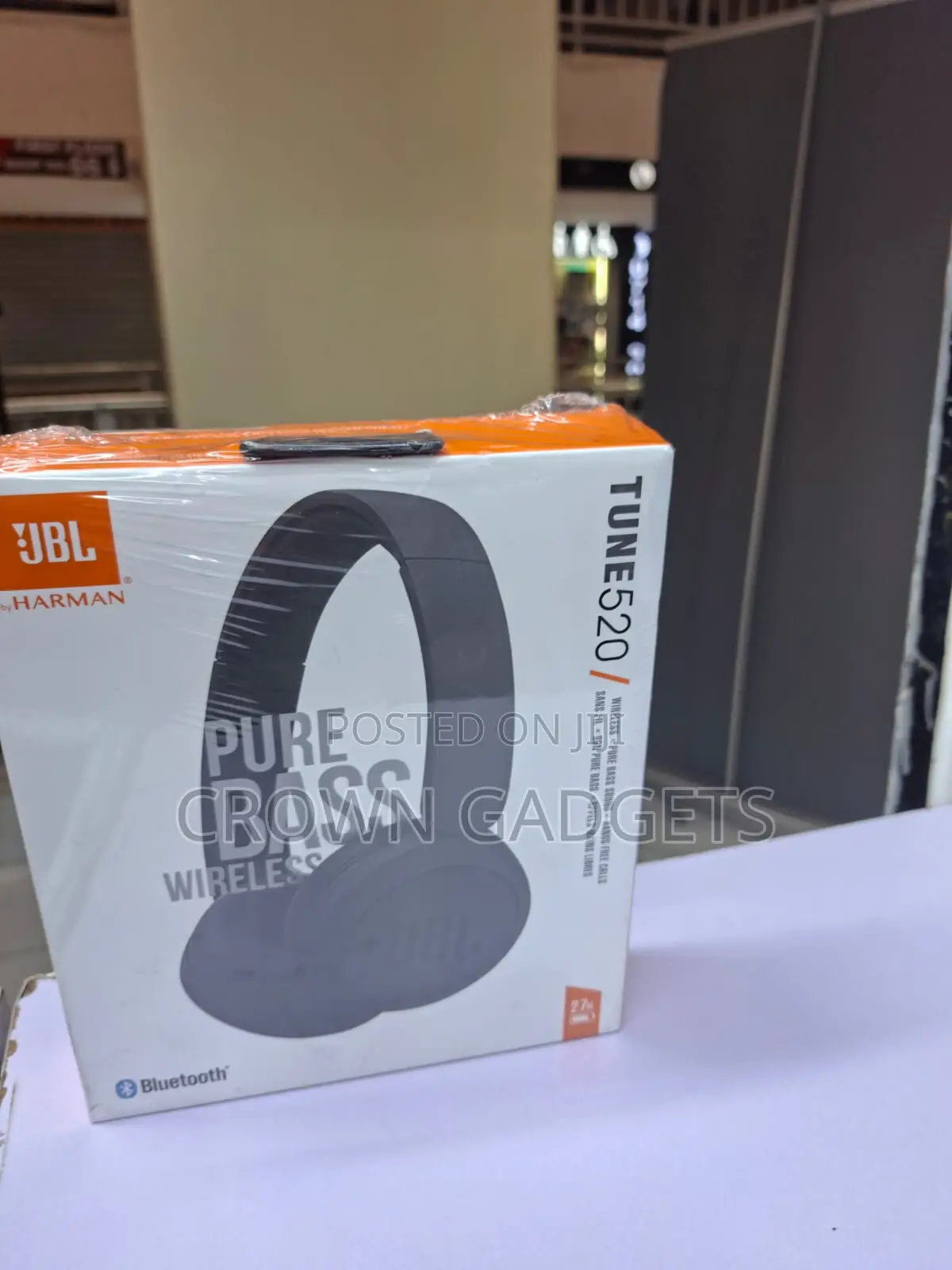 JBL Tune 520bt Bluetooth Headphones With Mic