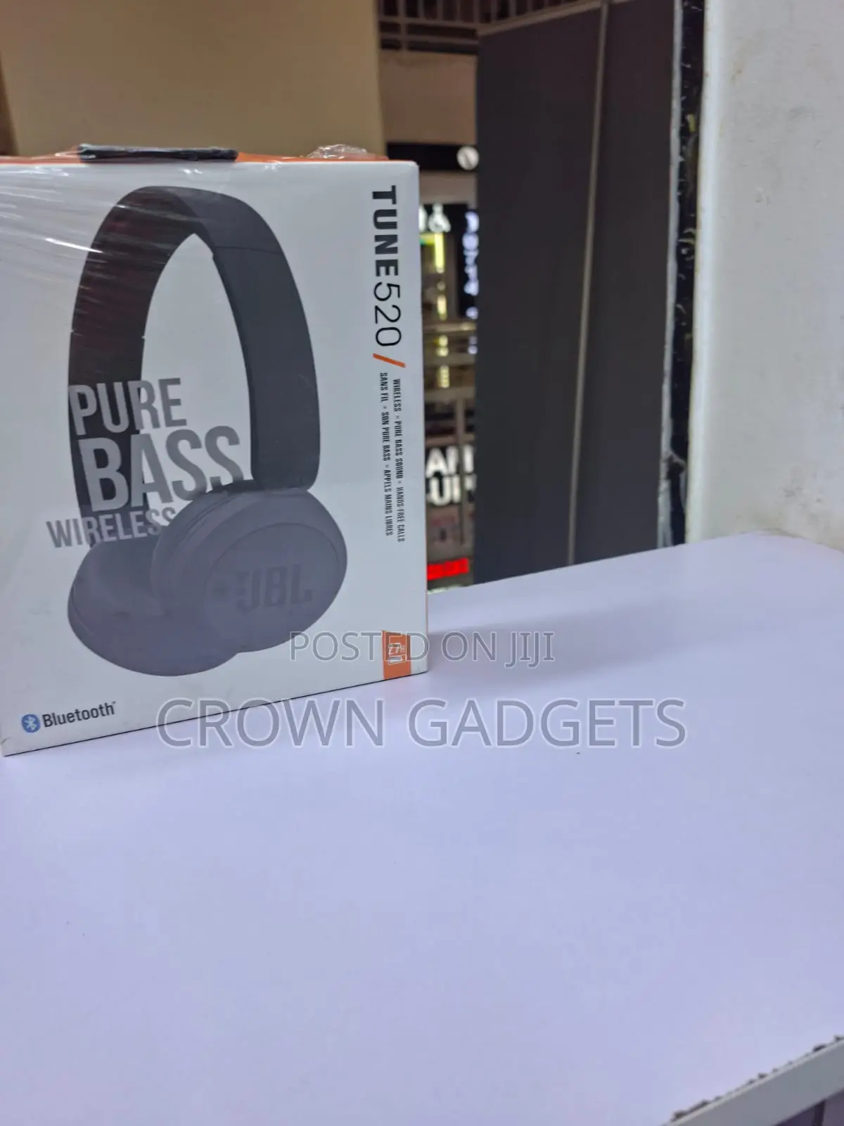 JBL Tune 520bt Wireless Headphones With Hands-Free Calling