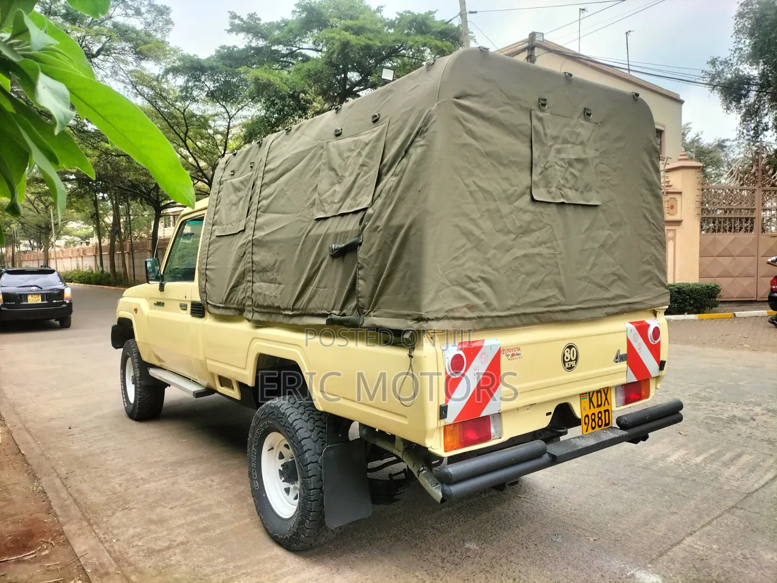 Toyota Land Cruiser 2005 Gold