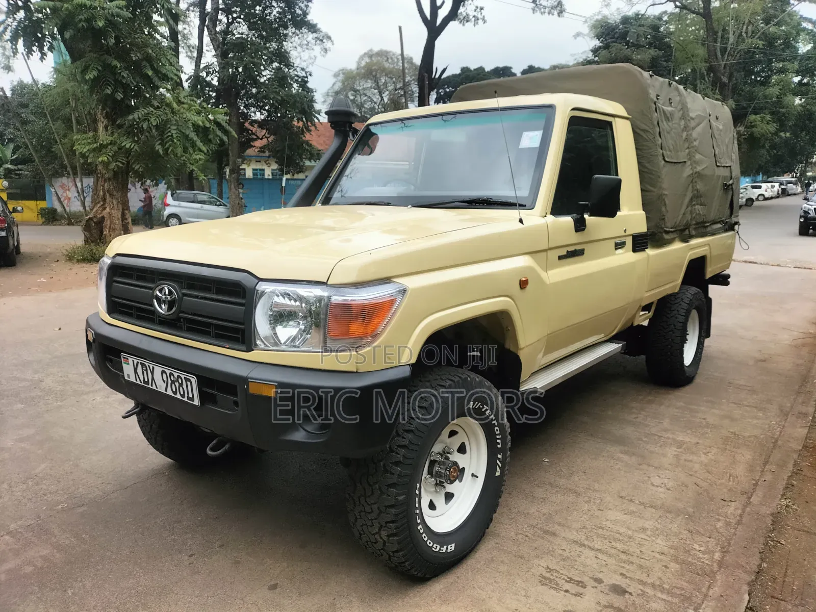 Toyota Land Cruiser 2005 Gold
