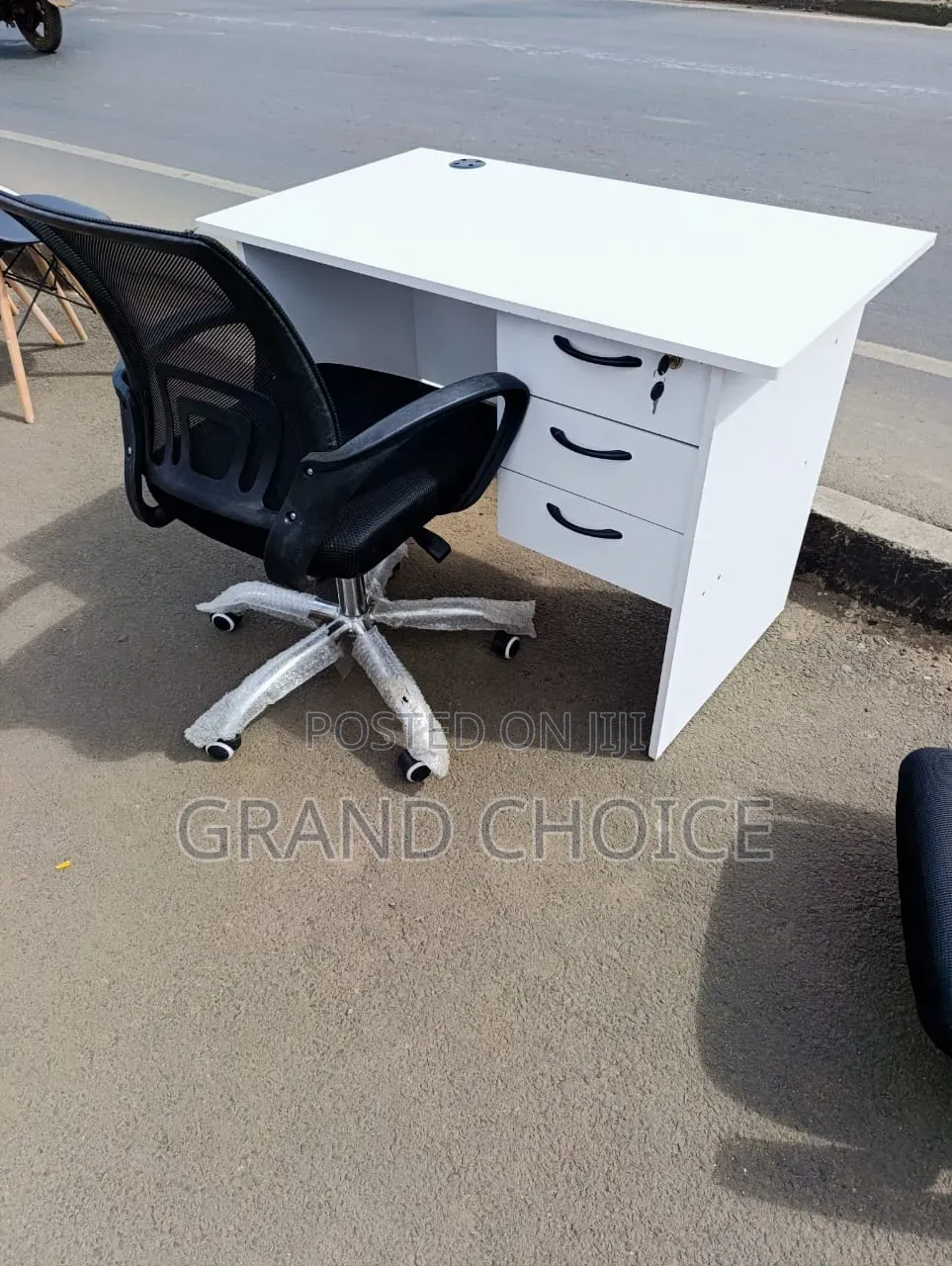 Office Desk All White With Mesh Chair