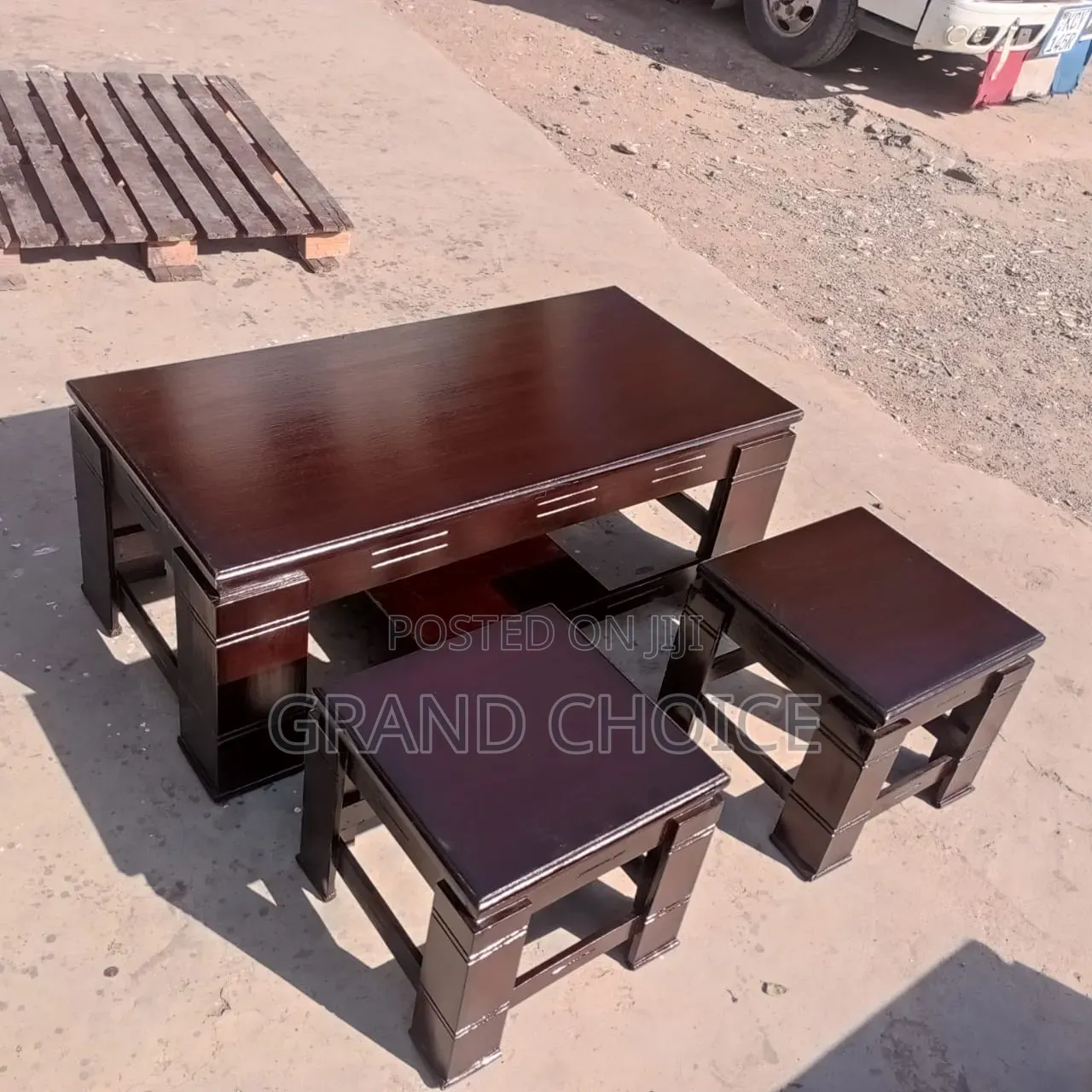 Brown Coffee Table With 2 Side Stool