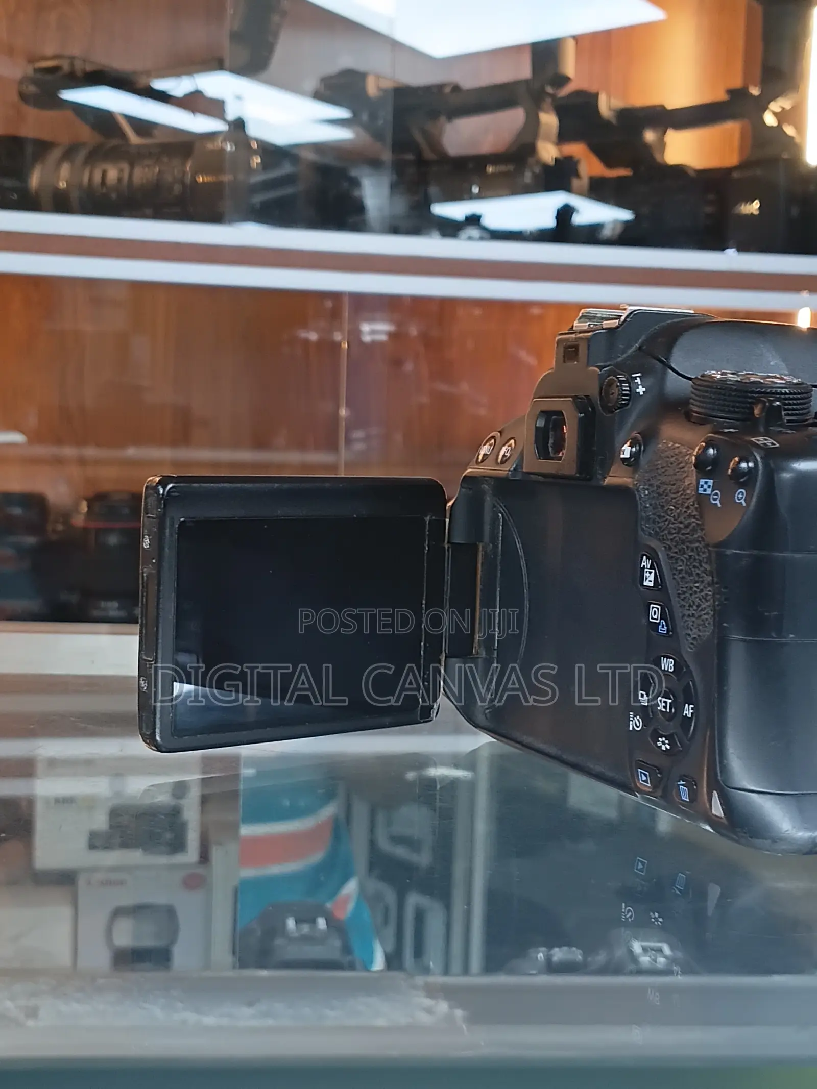 Canon 700d DSLR With Flip Screen