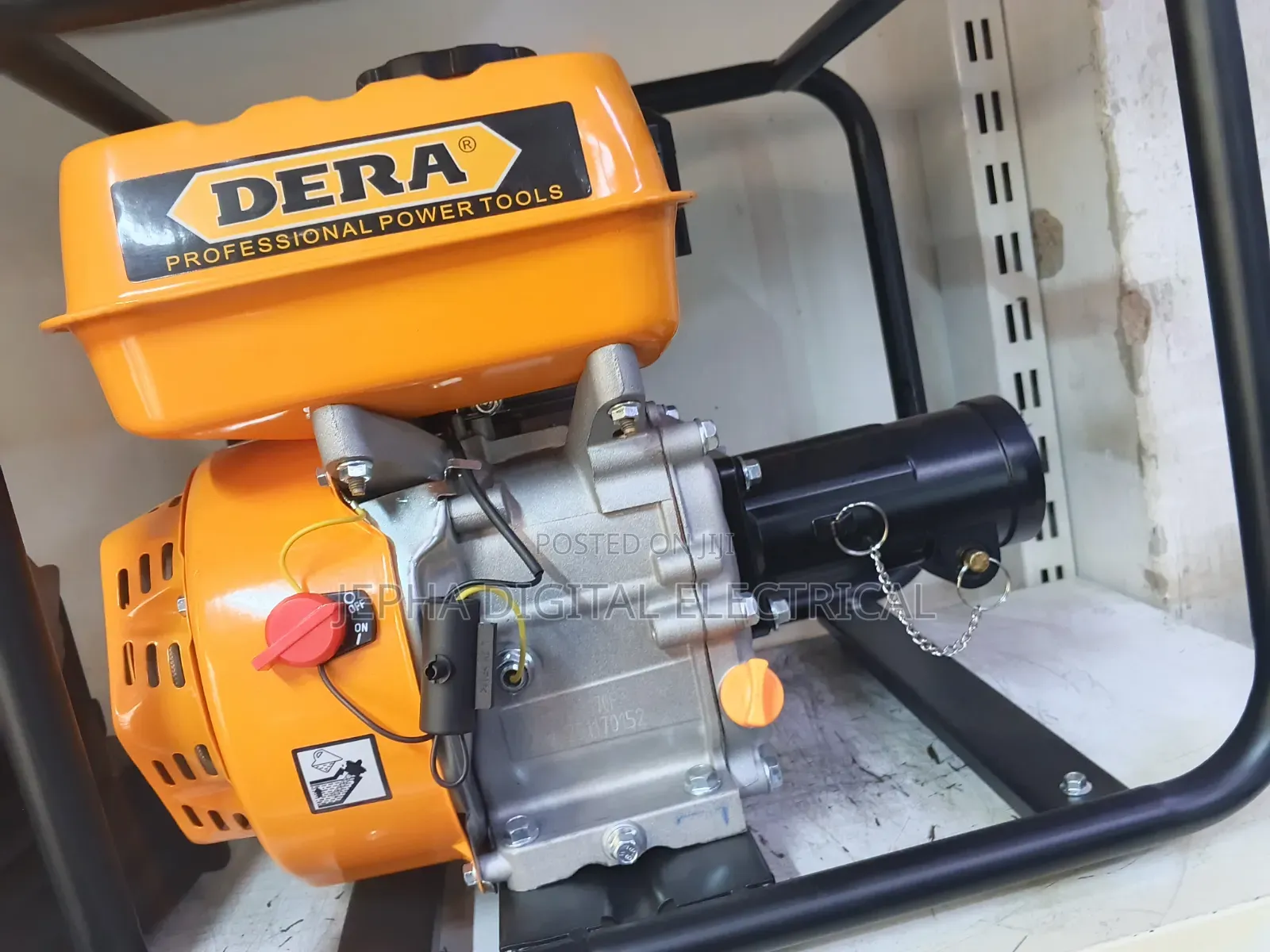 Dera Poker Vibrator Machine