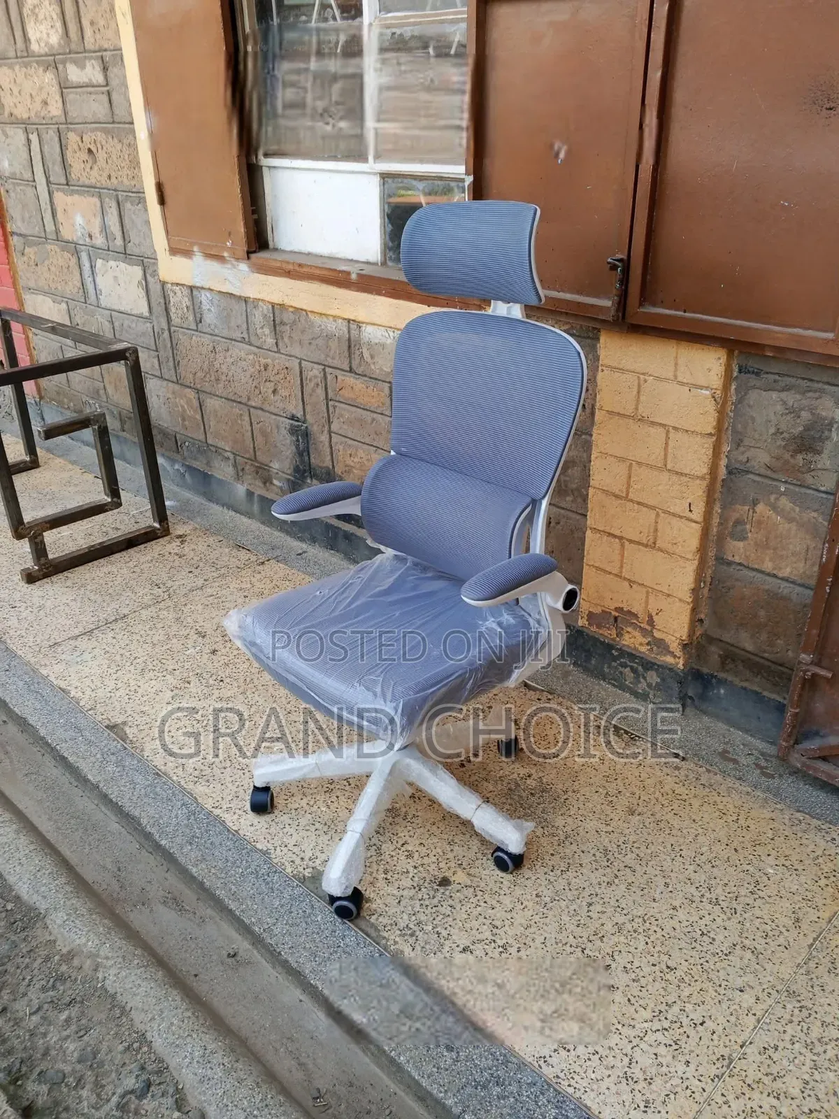 Durable Office Chair With White Starbase