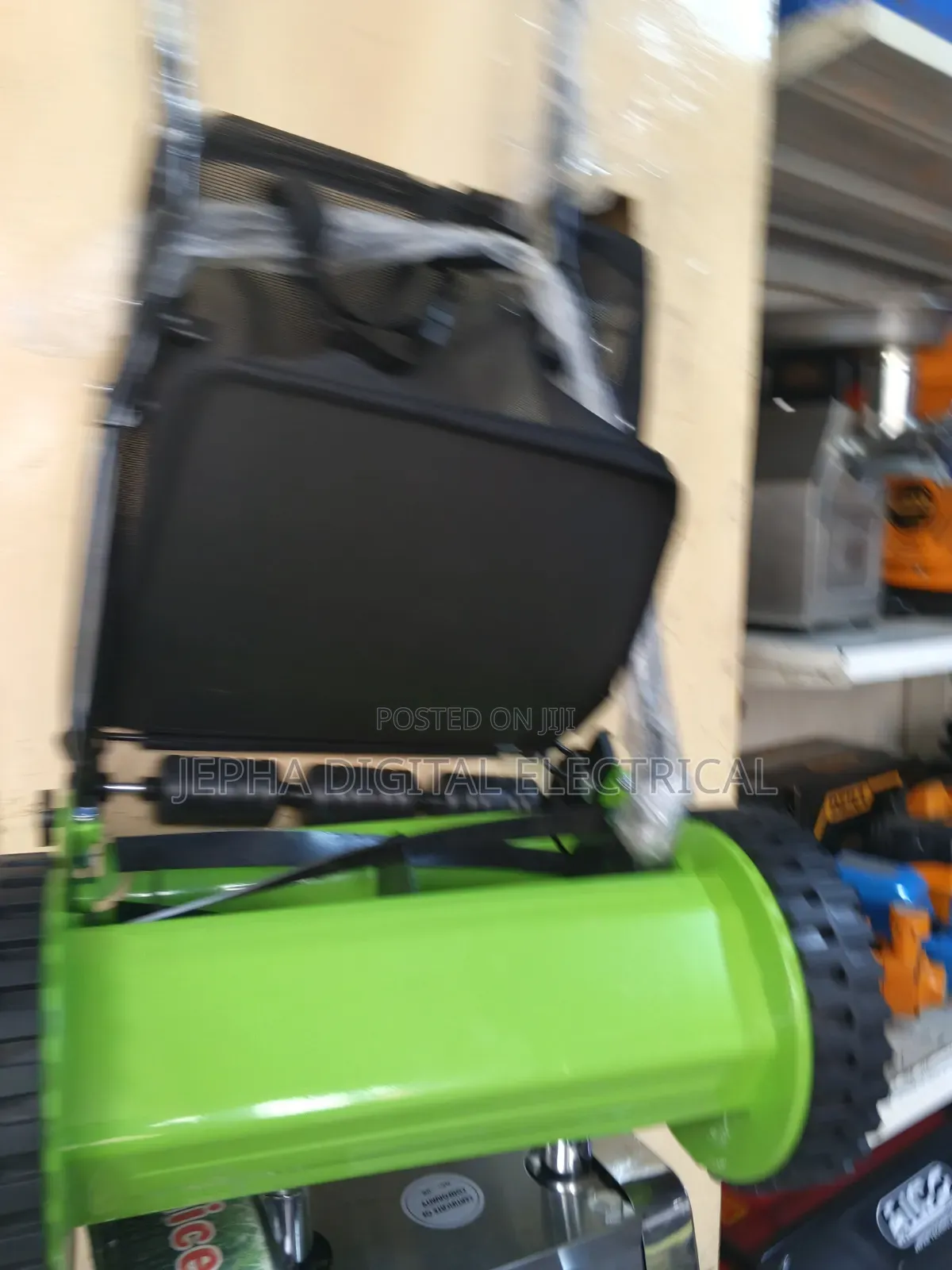New Manual Lawn Mower Machine