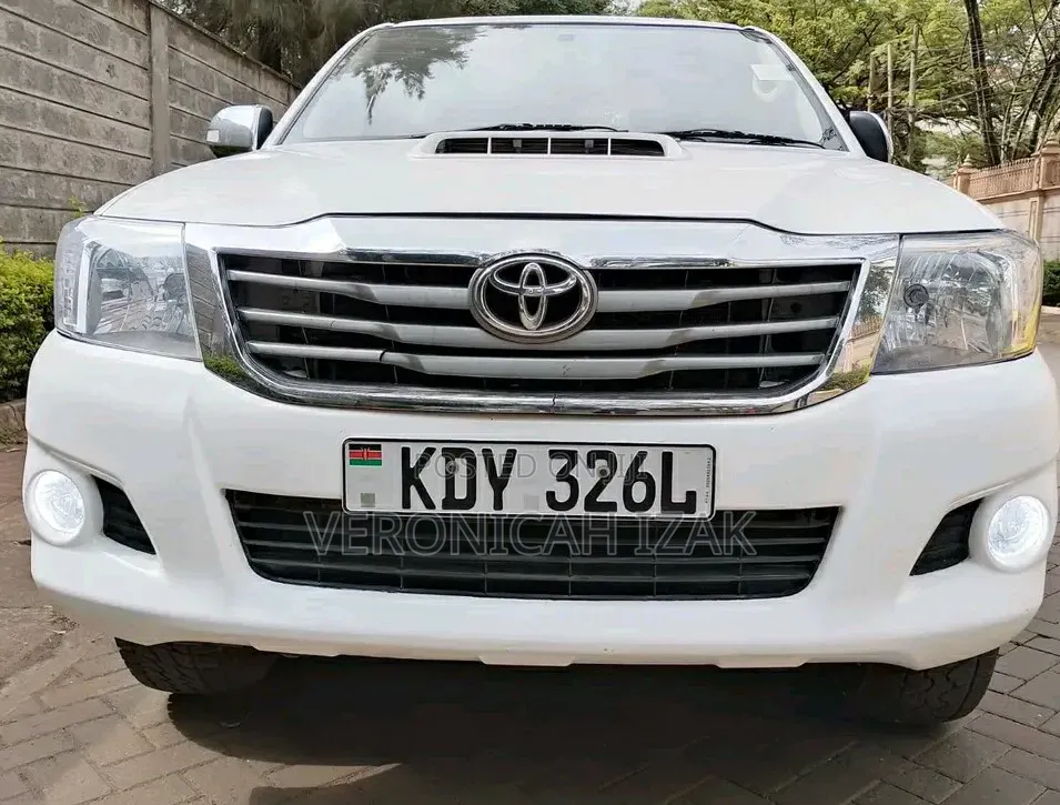 Toyota Hilux 2015 White