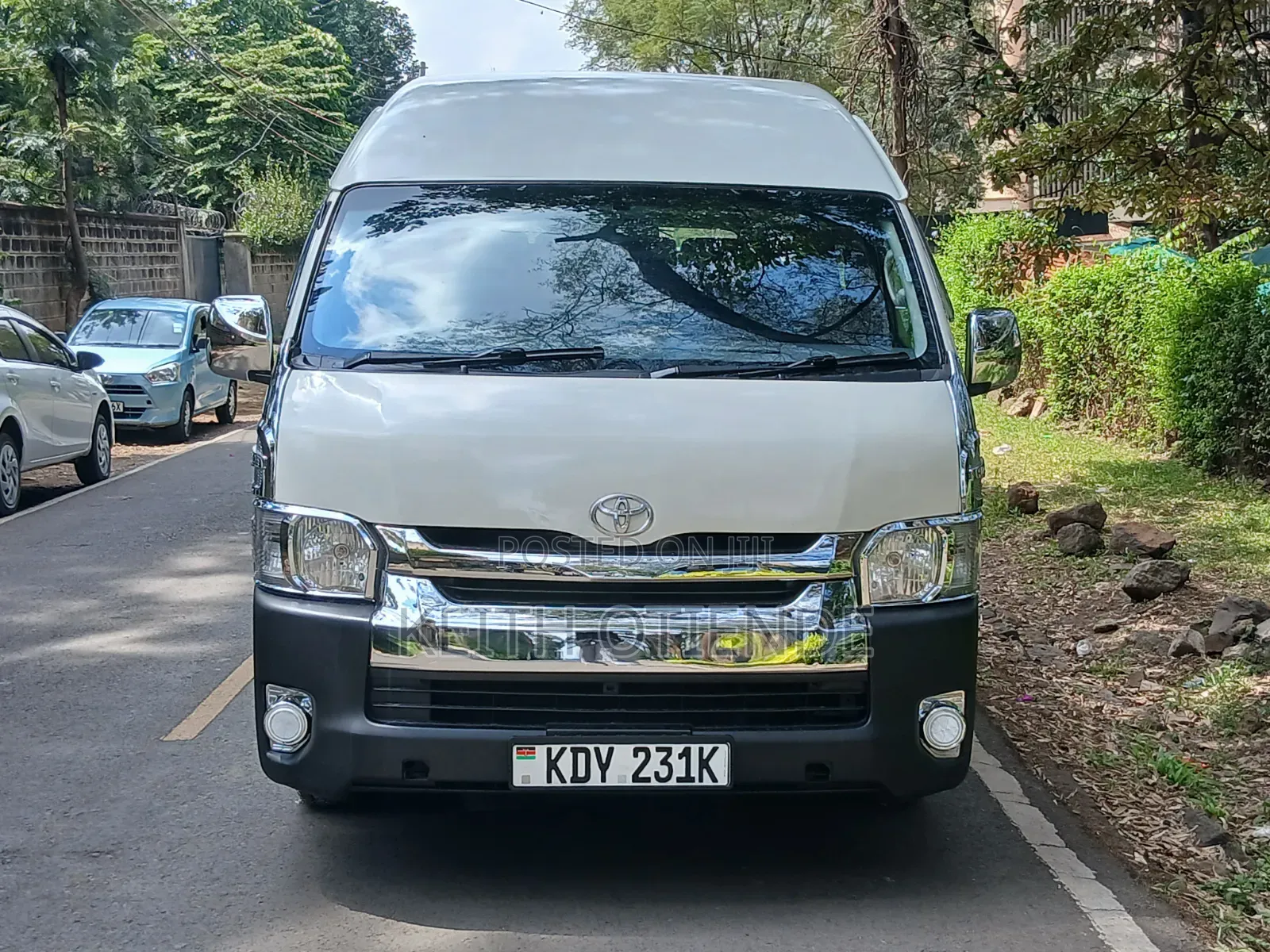 Toyota HiAce 2019 White