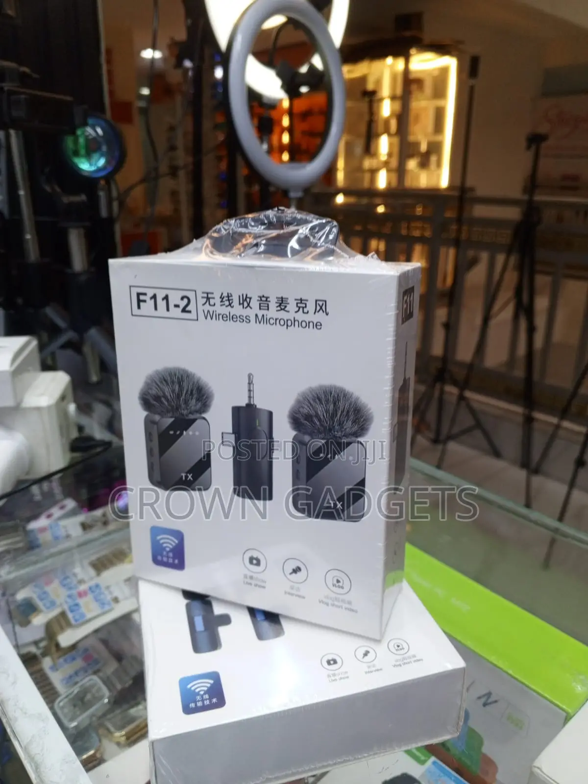 F11-2 Dual Wireless Lavalier Mic With 3 in 1 Receiver