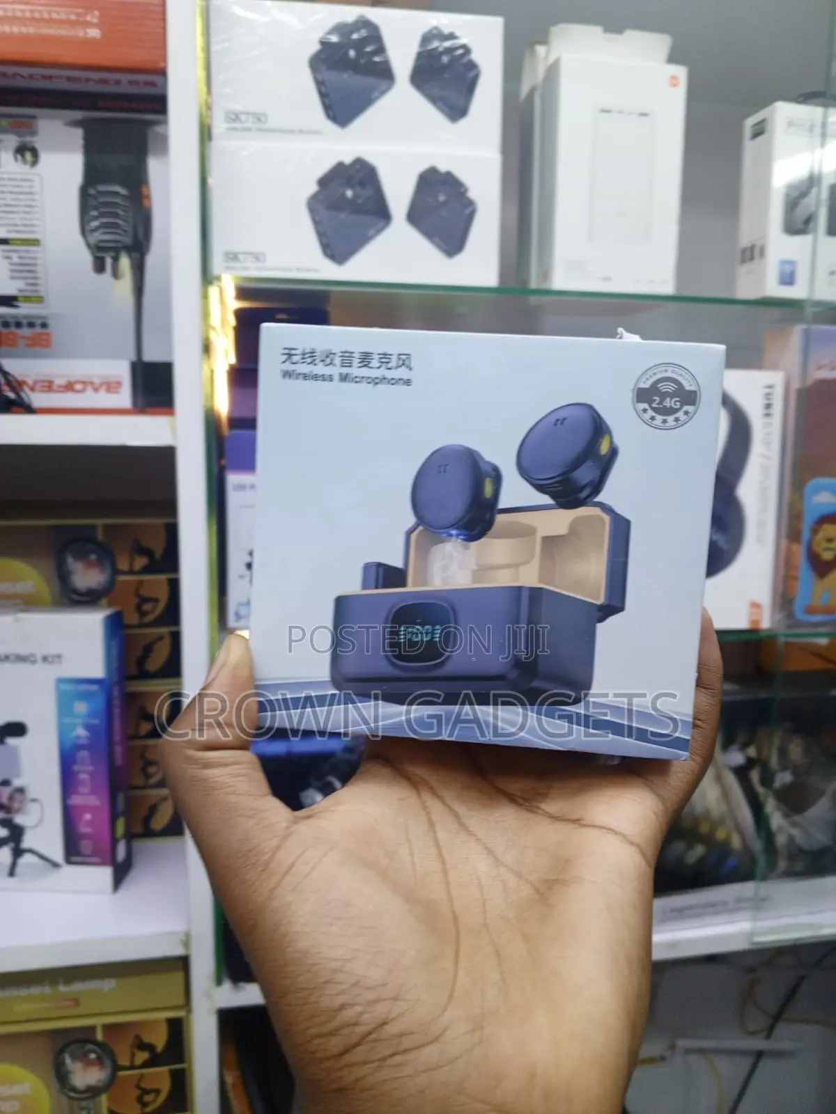 Q8 2.4ghz Wireless Lavalier Microphone for Content Creators