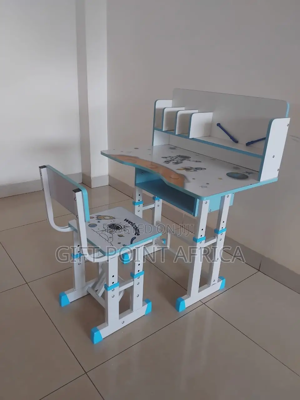Adjustable Kids Wooden Study Desk/Table