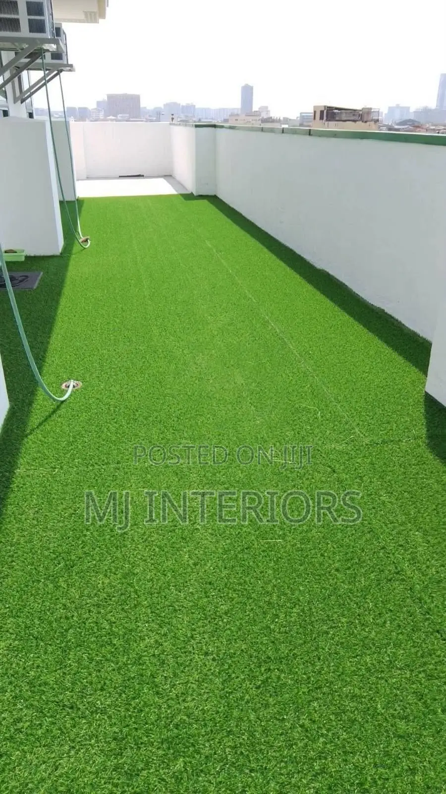 Synthetic Grass Carpet for Modern Compound Landscaping