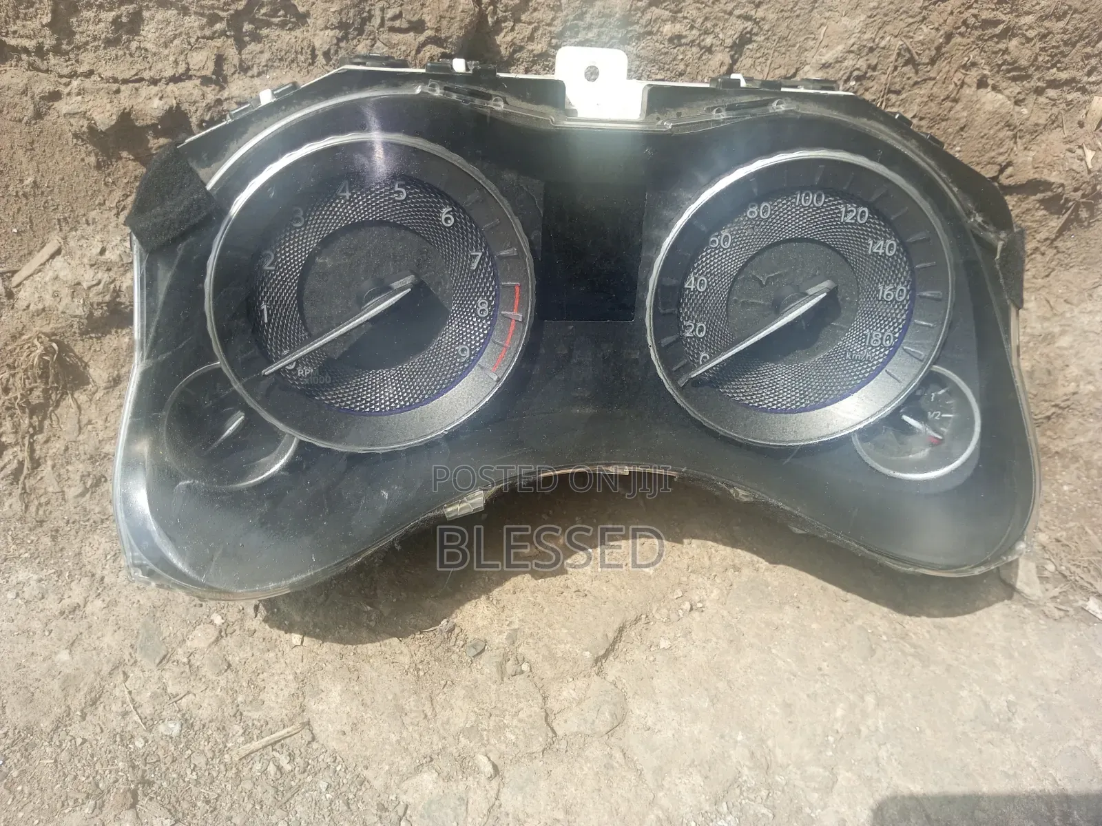 Nissan Fuga Clock