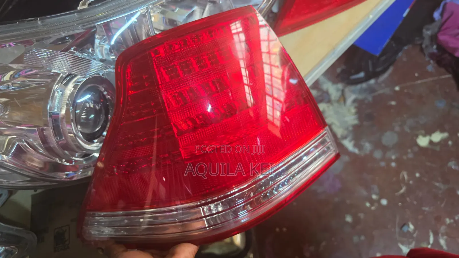 Crown 2005 Body Taillight
