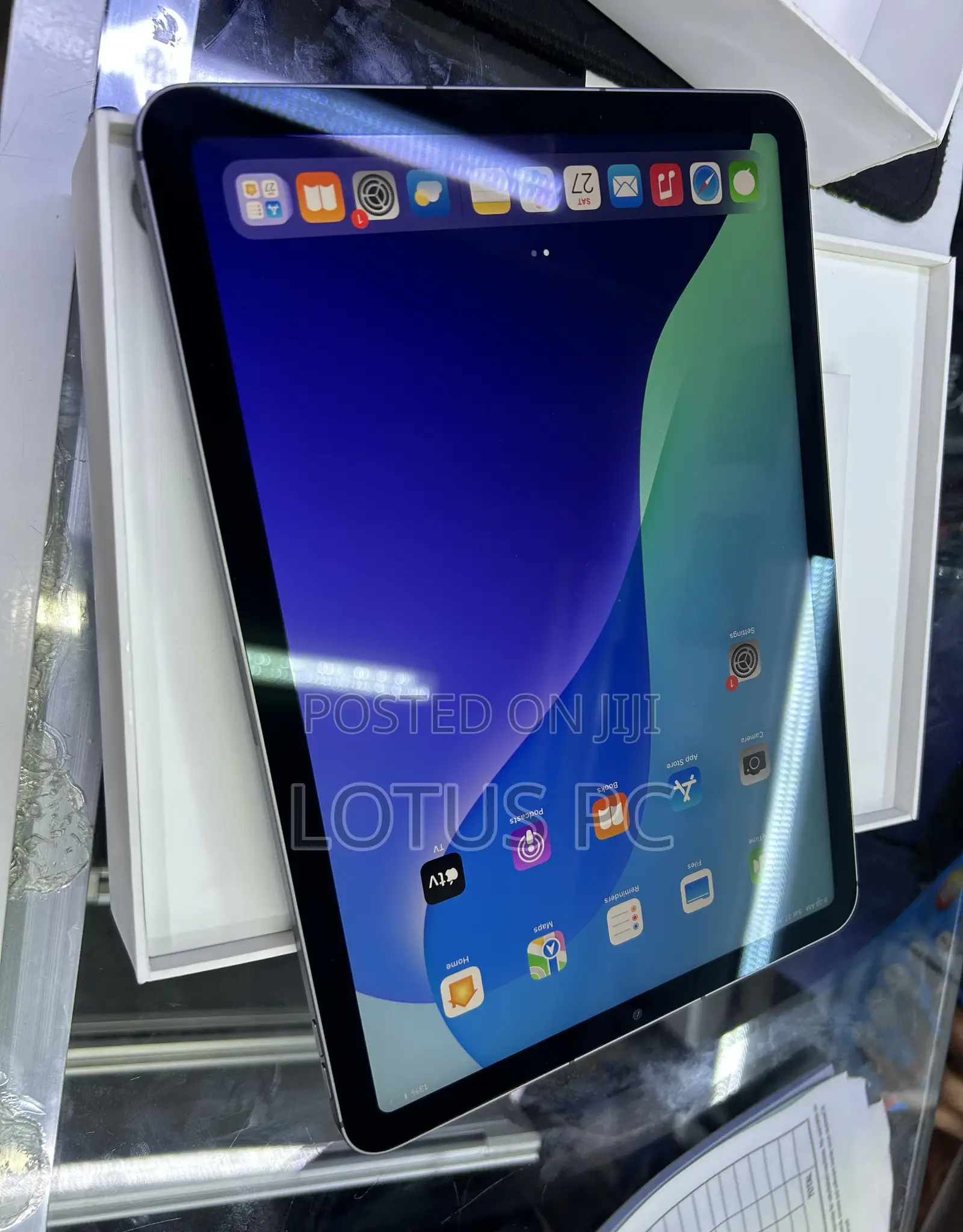Apple iPad Air (2022) 64 GB Gray