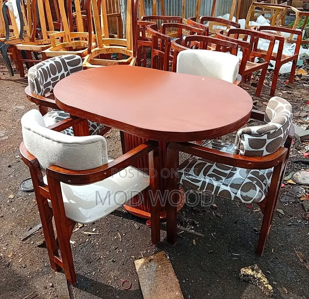 Elegant Oval 4-Seater Dining Set – Crafted for Comfort Style